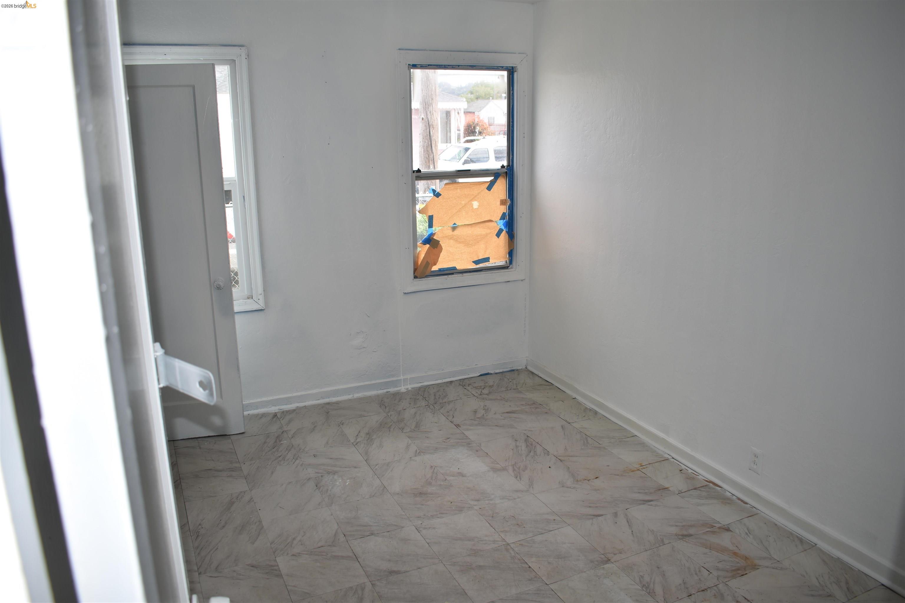 Detail Gallery Image 9 of 22 For 9945 B St, Oakland,  CA 94603 - – Beds | – Baths