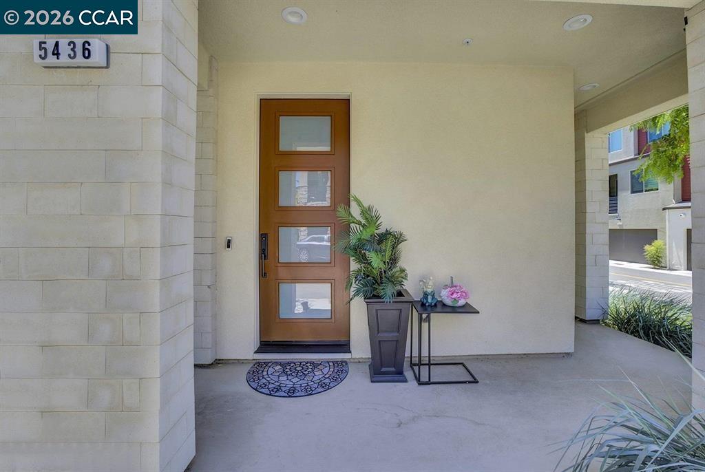 Detail Gallery Image 3 of 23 For 5436 Gracen Way, Dublin,  CA 94568 - 3 Beds | 2/1 Baths