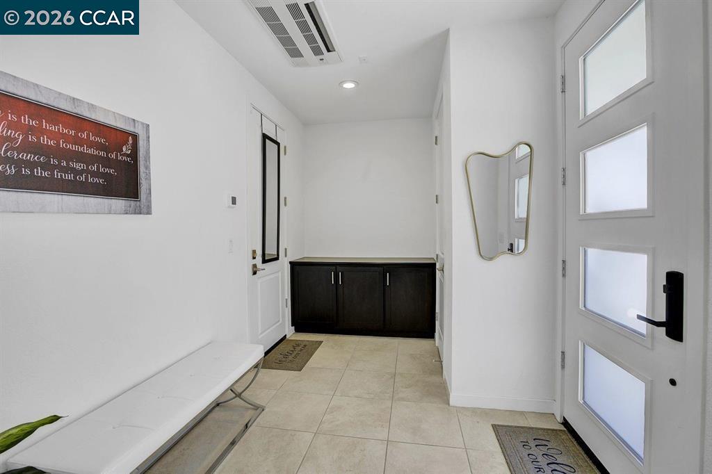 Detail Gallery Image 4 of 23 For 5436 Gracen Way, Dublin,  CA 94568 - 3 Beds | 2/1 Baths