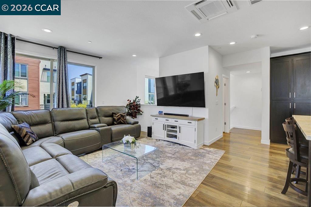 Detail Gallery Image 6 of 23 For 5436 Gracen Way, Dublin,  CA 94568 - 3 Beds | 2/1 Baths