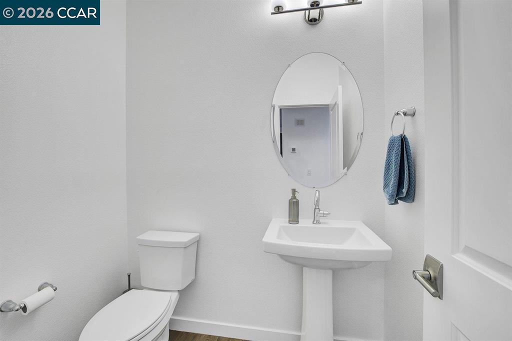 Detail Gallery Image 7 of 23 For 5436 Gracen Way, Dublin,  CA 94568 - 3 Beds | 2/1 Baths