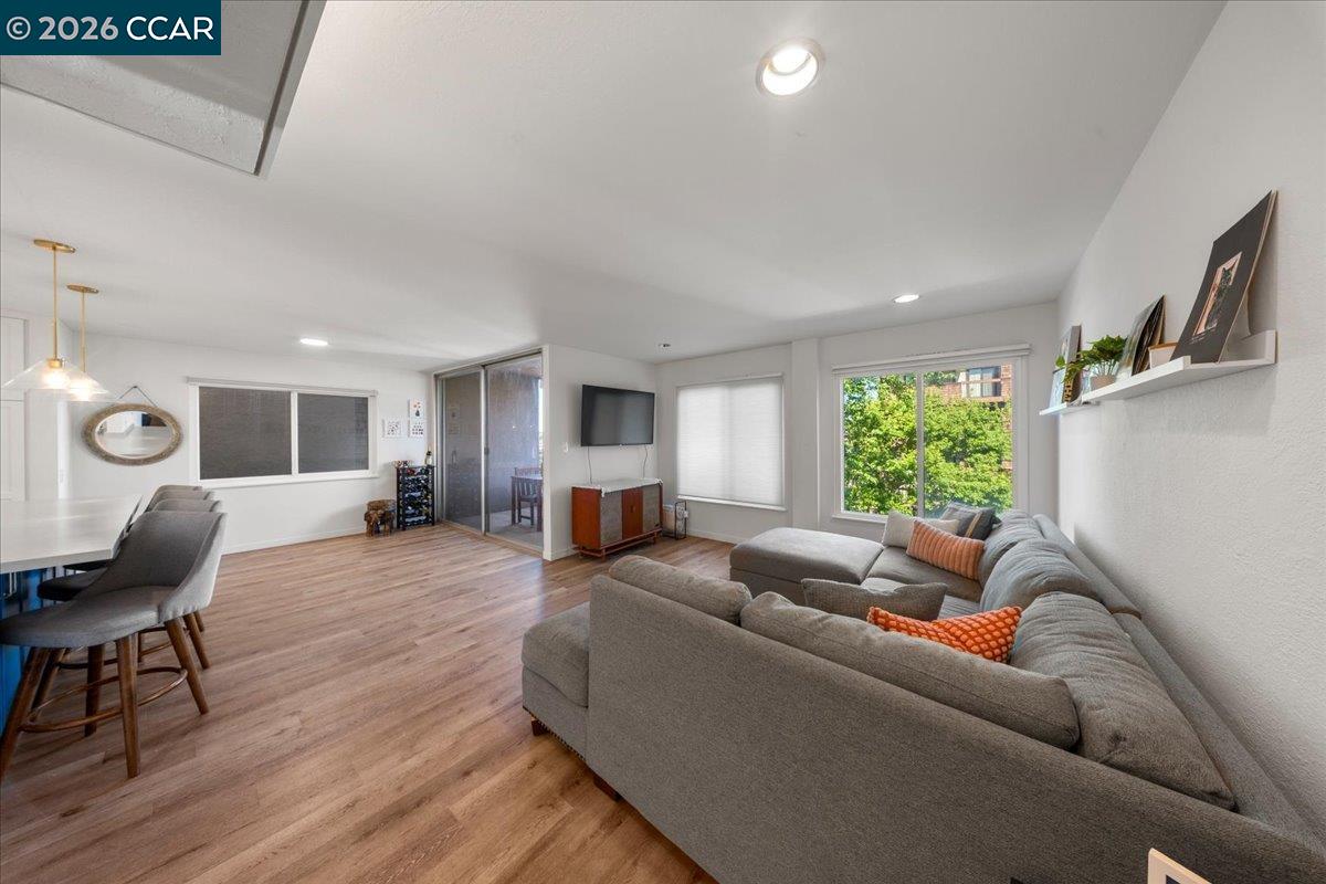 Photo #2: 41130220 Listing: Photo #2