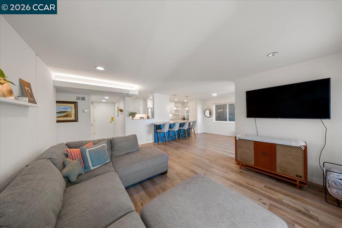 Photo #4: 41130220 Listing: Photo #4