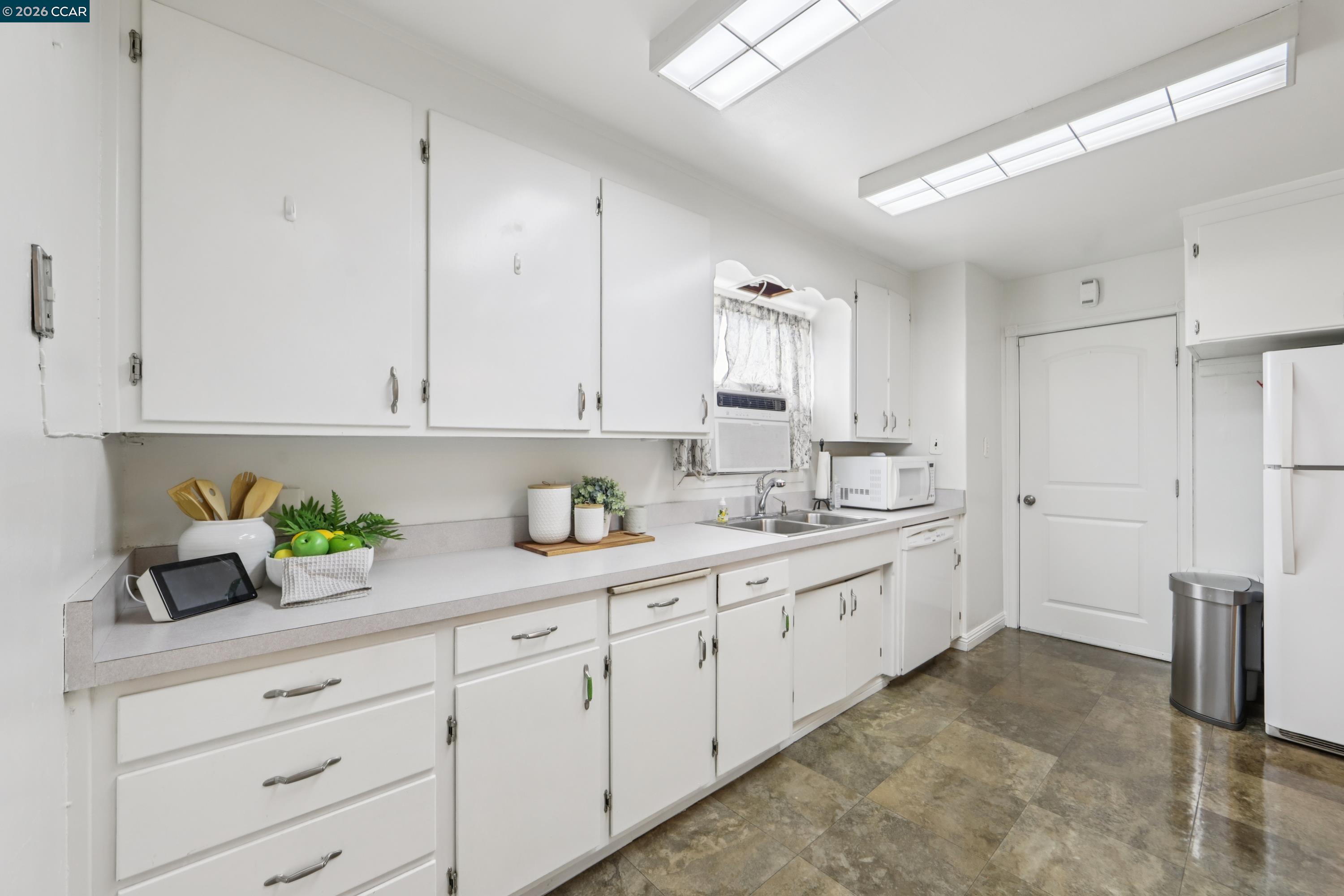 Detail Gallery Image 21 of 52 For 18 E Madill St, Antioch,  CA 94509 - 3 Beds | 1/1 Baths