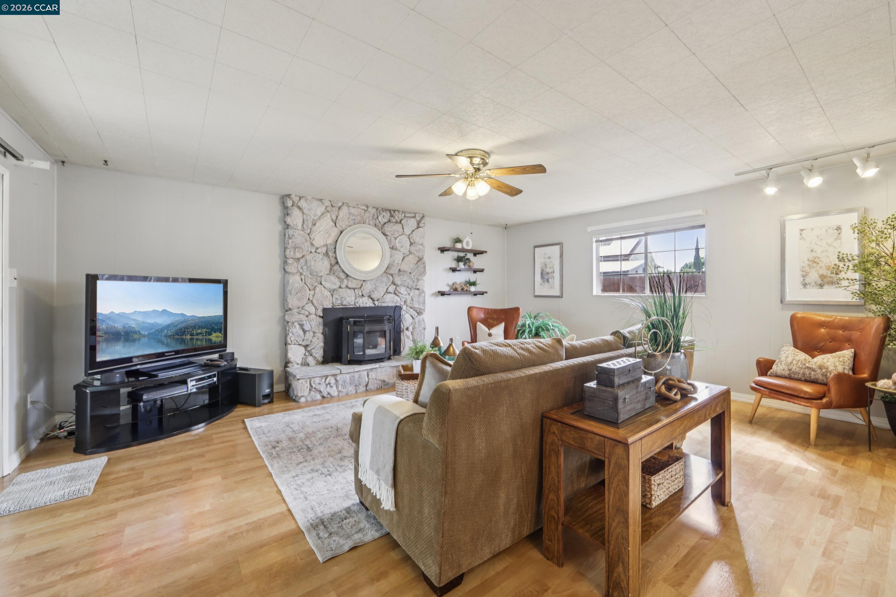 Detail Gallery Image 7 of 52 For 18 E Madill St, Antioch,  CA 94509 - 3 Beds | 1/1 Baths