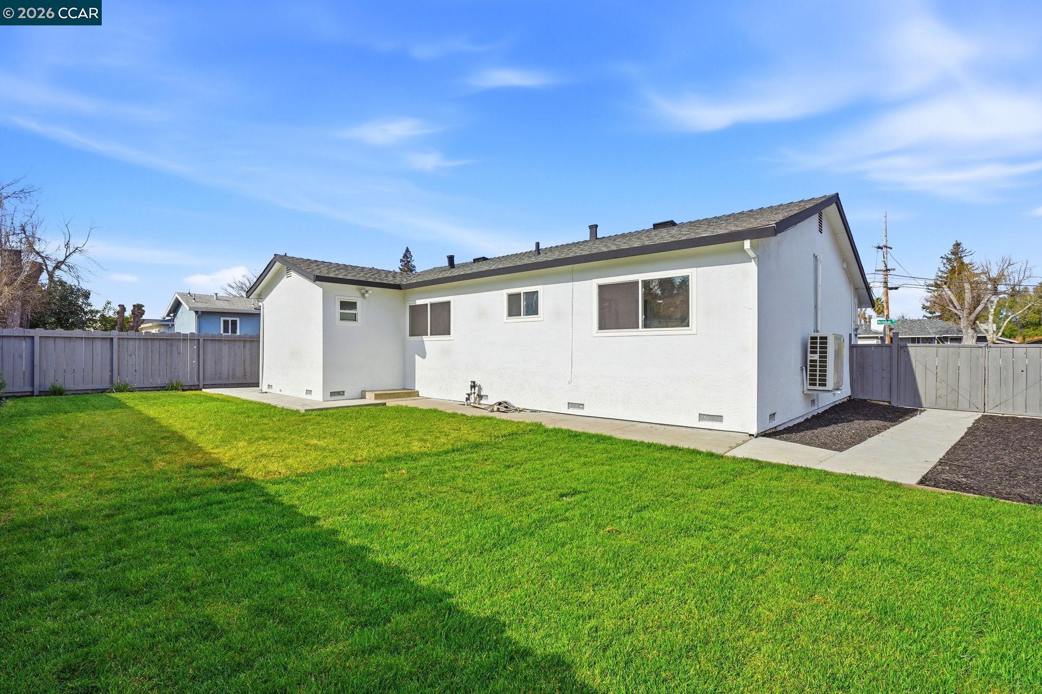 Detail Gallery Image 3 of 25 For 1630 Nicholas Dr, Concord,  CA 94520 - 3 Beds | 2 Baths