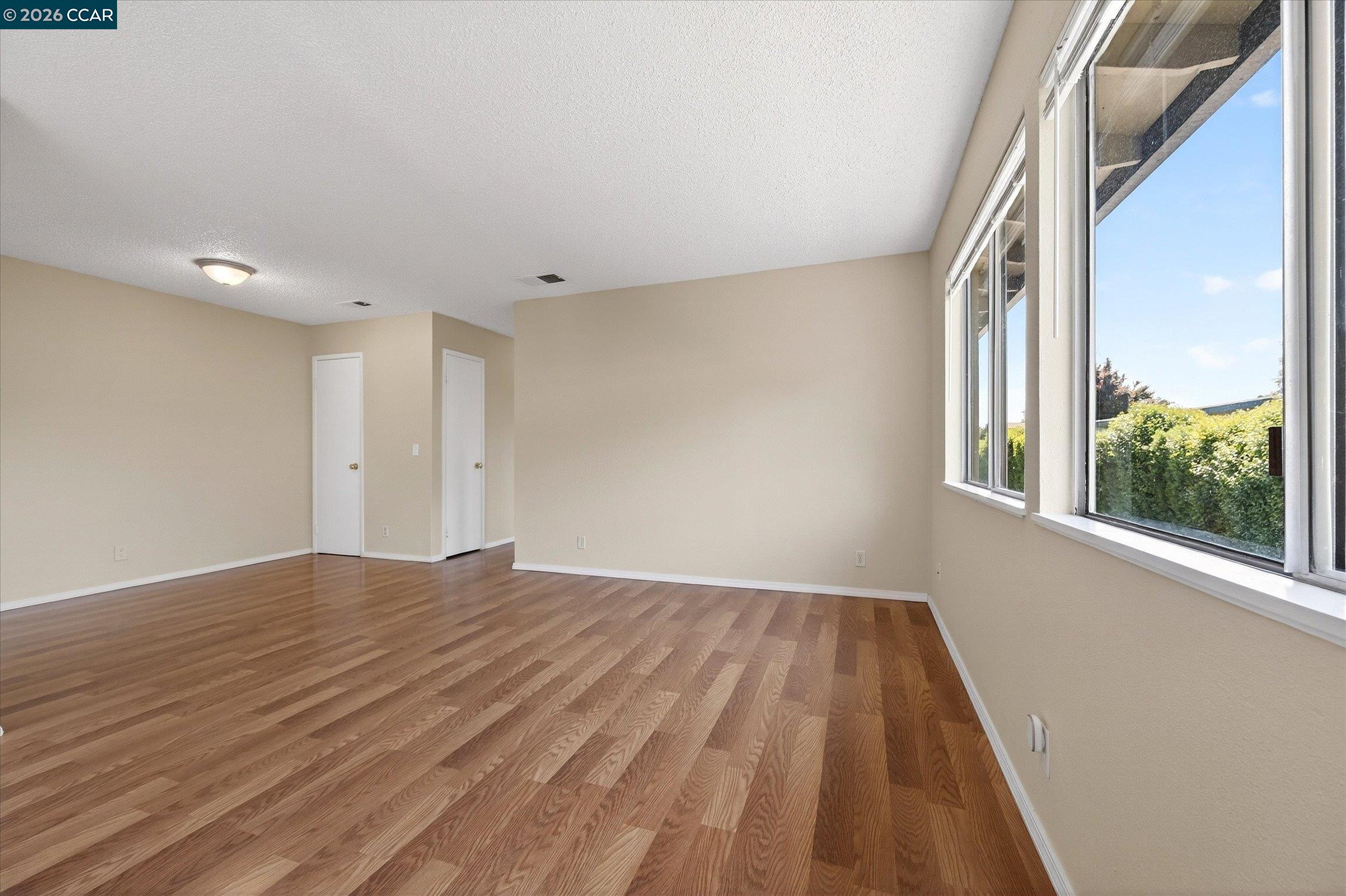 Photo #4: 41130244 Listing: Photo #4