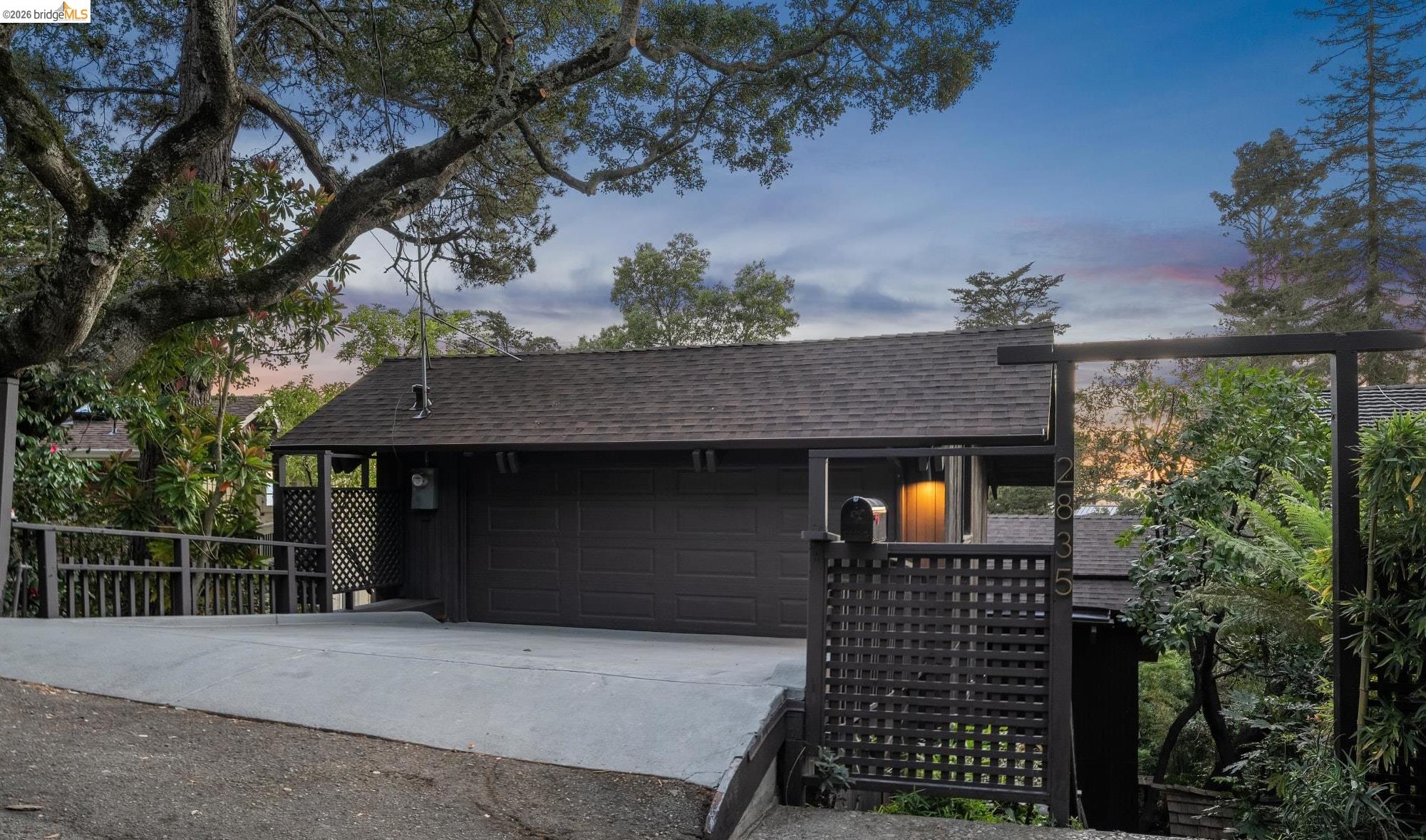 Detail Gallery Image 2 of 59 For 2835 Morley Dr., Oakland,  CA 94611 - 5 Beds | 3 Baths