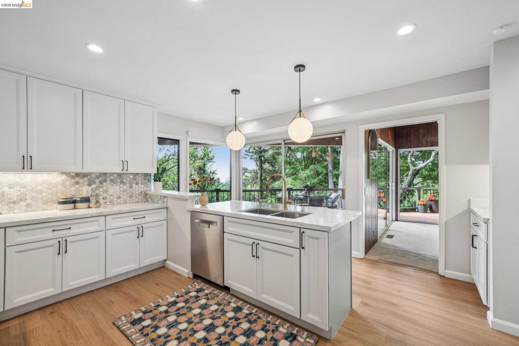 Detail Gallery Image 16 of 59 For 2835 Morley Dr., Oakland,  CA 94611 - 5 Beds | 3 Baths