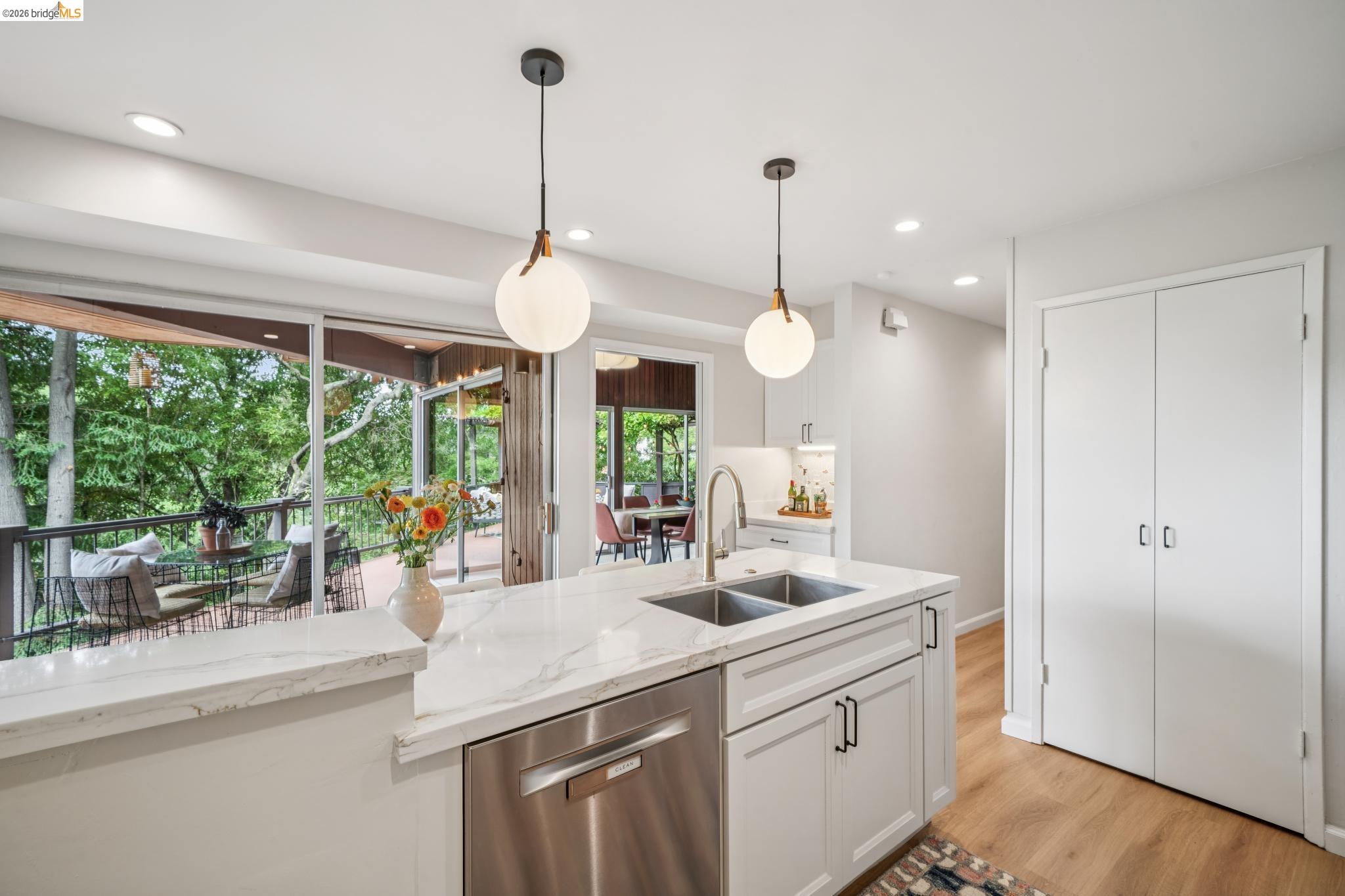 Detail Gallery Image 17 of 59 For 2835 Morley Dr., Oakland,  CA 94611 - 5 Beds | 3 Baths