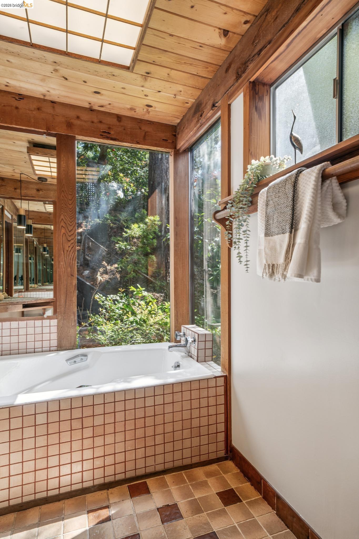 Detail Gallery Image 29 of 59 For 2835 Morley Dr., Oakland,  CA 94611 - 5 Beds | 3 Baths