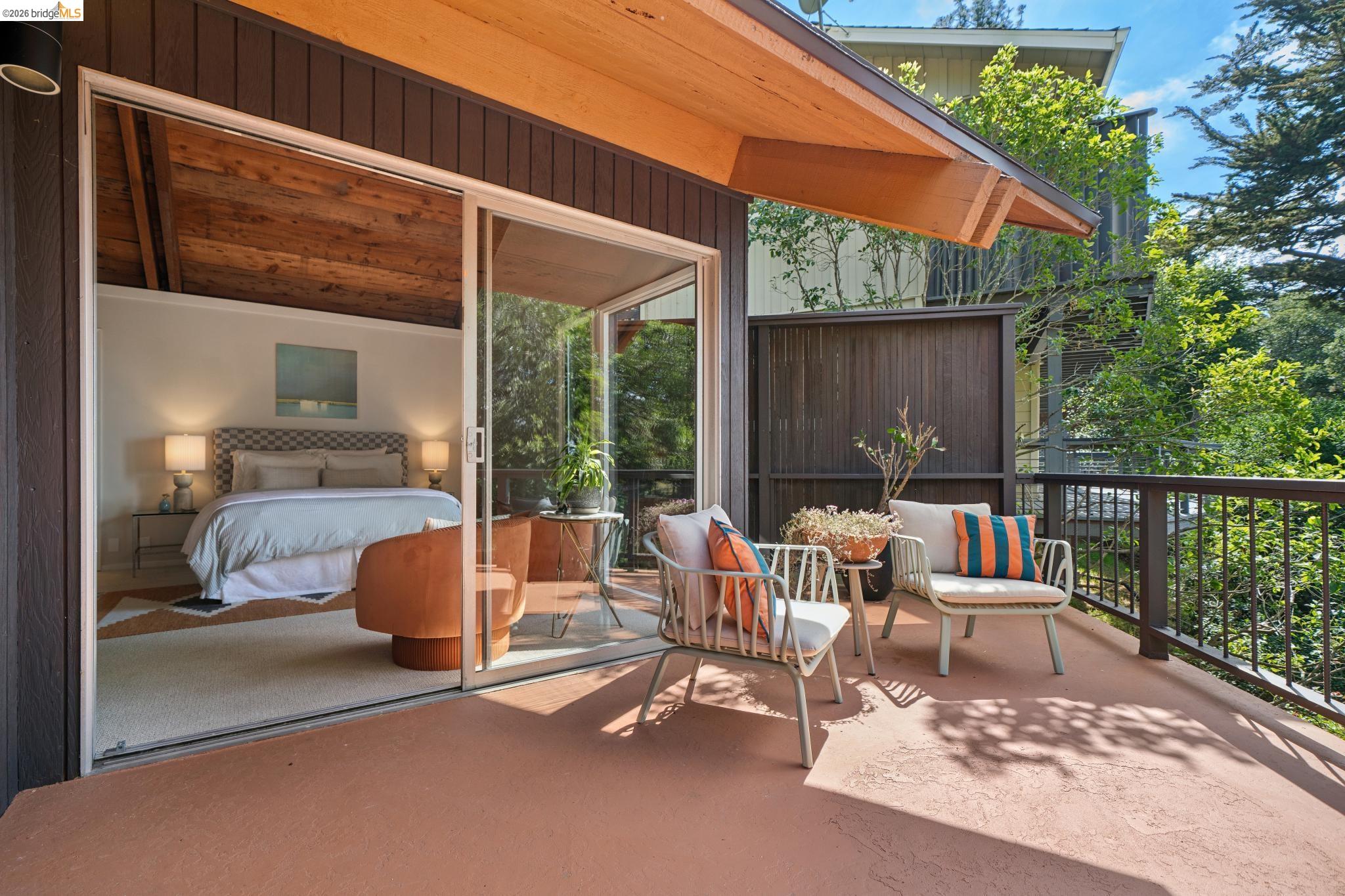 Detail Gallery Image 30 of 59 For 2835 Morley Dr., Oakland,  CA 94611 - 5 Beds | 3 Baths