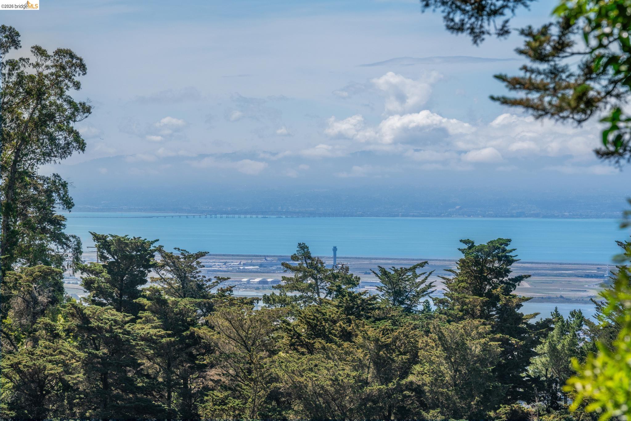 Detail Gallery Image 32 of 59 For 2835 Morley Dr., Oakland,  CA 94611 - 5 Beds | 3 Baths