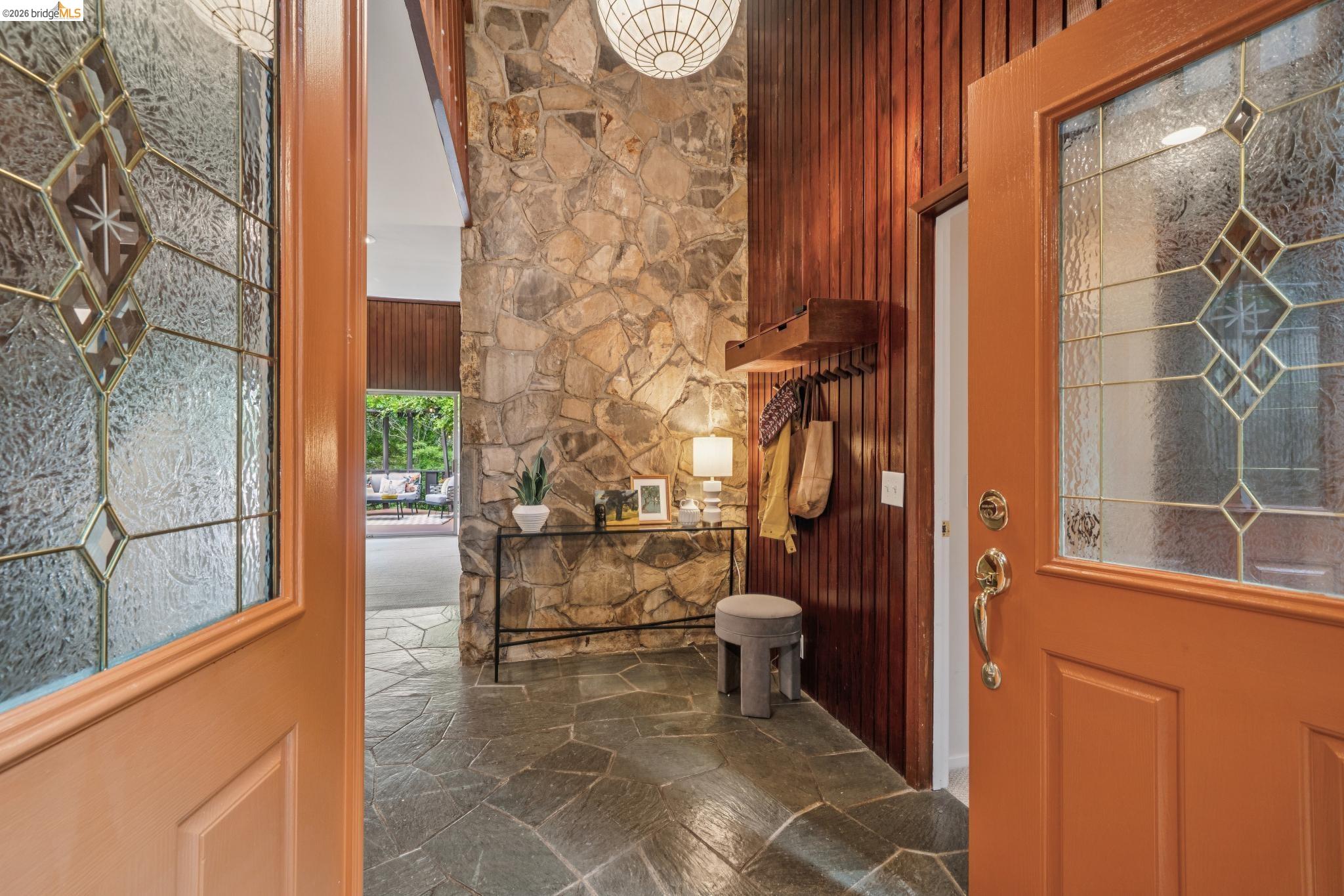 Detail Gallery Image 5 of 59 For 2835 Morley Dr., Oakland,  CA 94611 - 5 Beds | 3 Baths