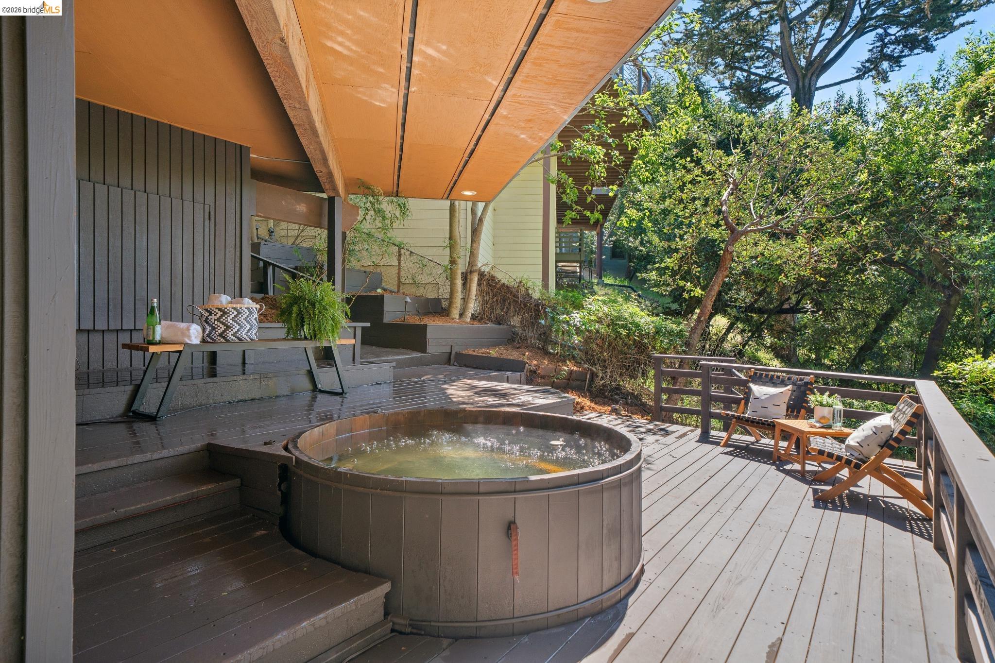 Detail Gallery Image 46 of 59 For 2835 Morley Dr., Oakland,  CA 94611 - 5 Beds | 3 Baths