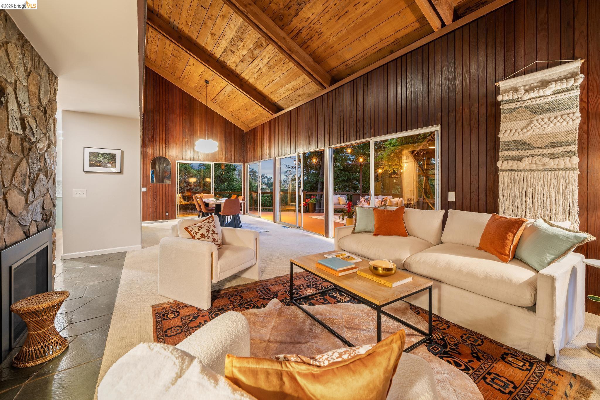 Detail Gallery Image 10 of 59 For 2835 Morley Dr., Oakland,  CA 94611 - 5 Beds | 3 Baths