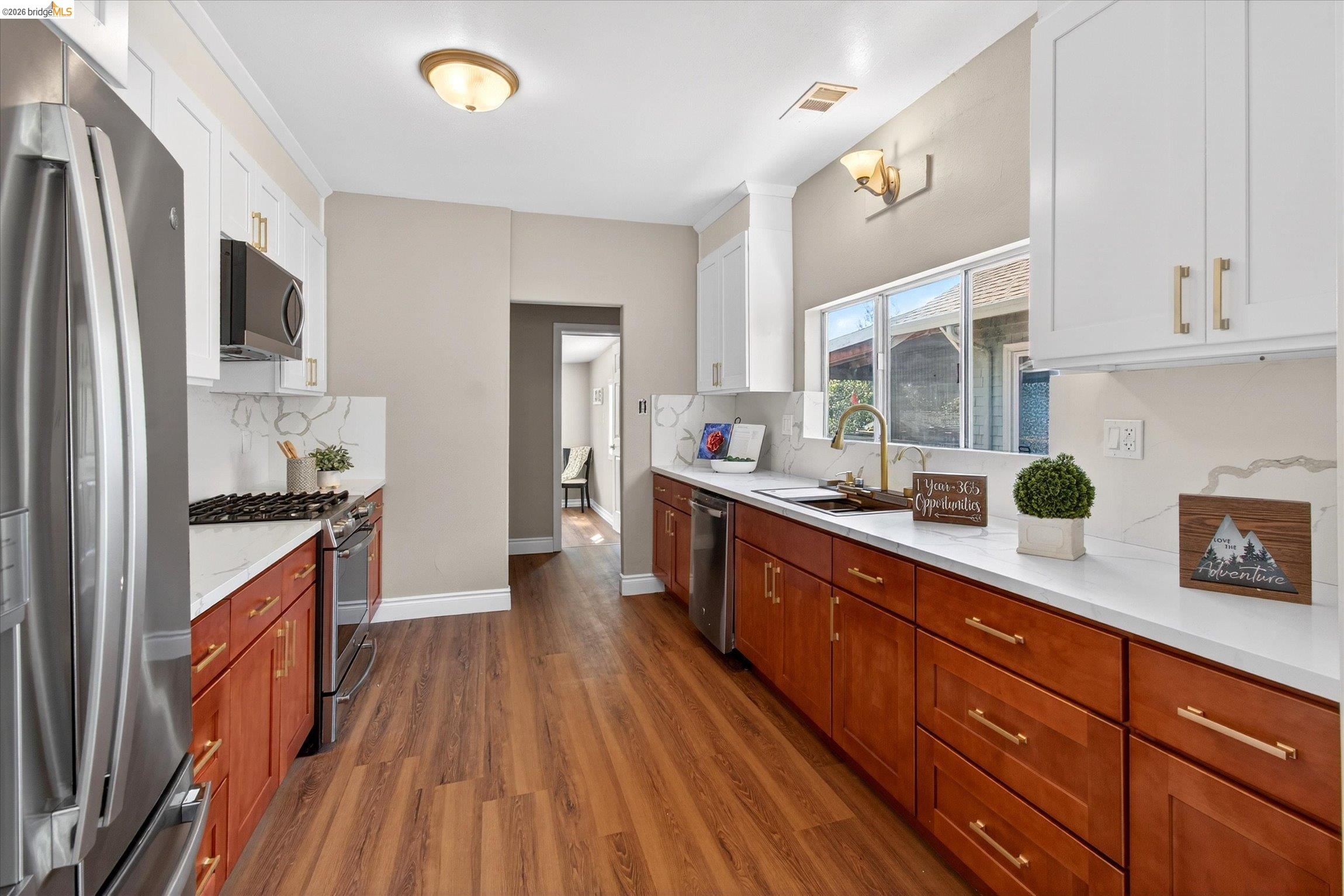Detail Gallery Image 11 of 26 For 1538 Ashby Ave, Berkeley,  CA 94703 - 3 Beds | 2 Baths