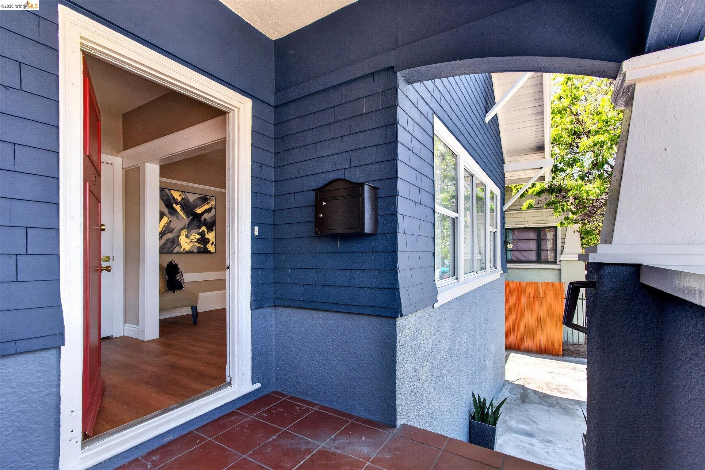 Detail Gallery Image 4 of 26 For 1538 Ashby Ave, Berkeley,  CA 94703 - 3 Beds | 2 Baths