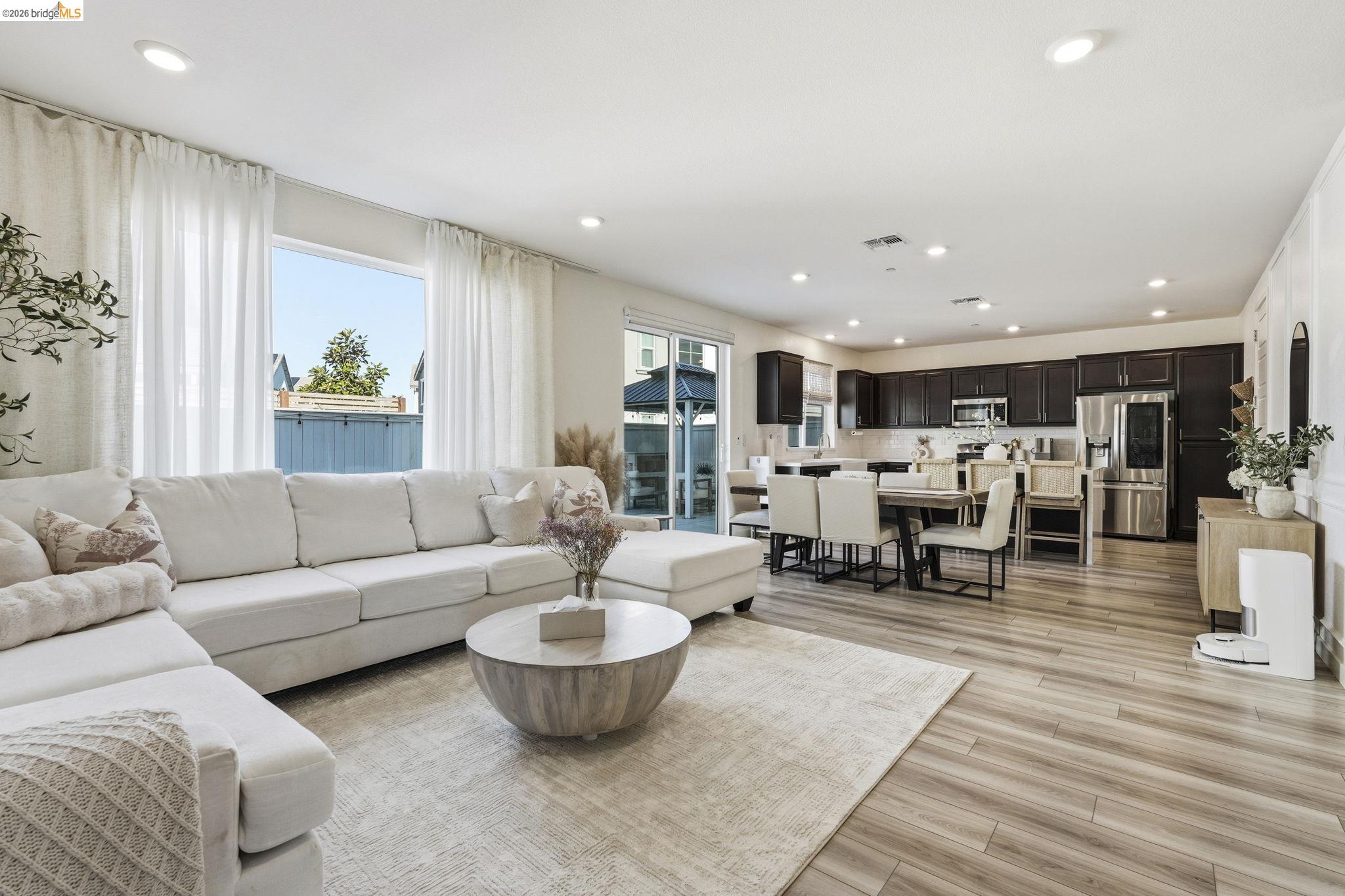 Detail Gallery Image 2 of 40 For 15929 Testarossa St, Lathrop,  CA 95330 - 3 Beds | 2/1 Baths