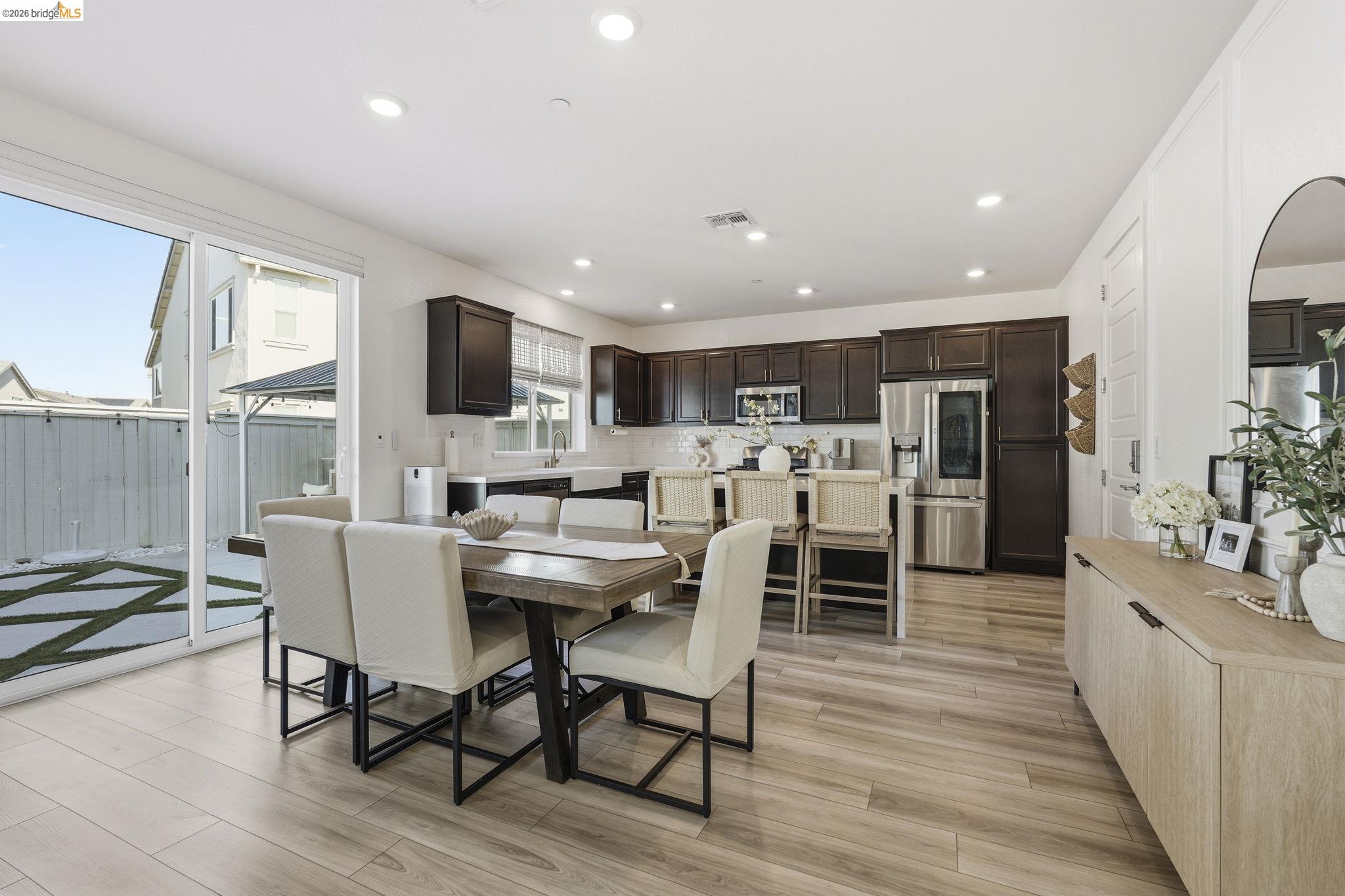 Detail Gallery Image 5 of 40 For 15929 Testarossa St, Lathrop,  CA 95330 - 3 Beds | 2/1 Baths