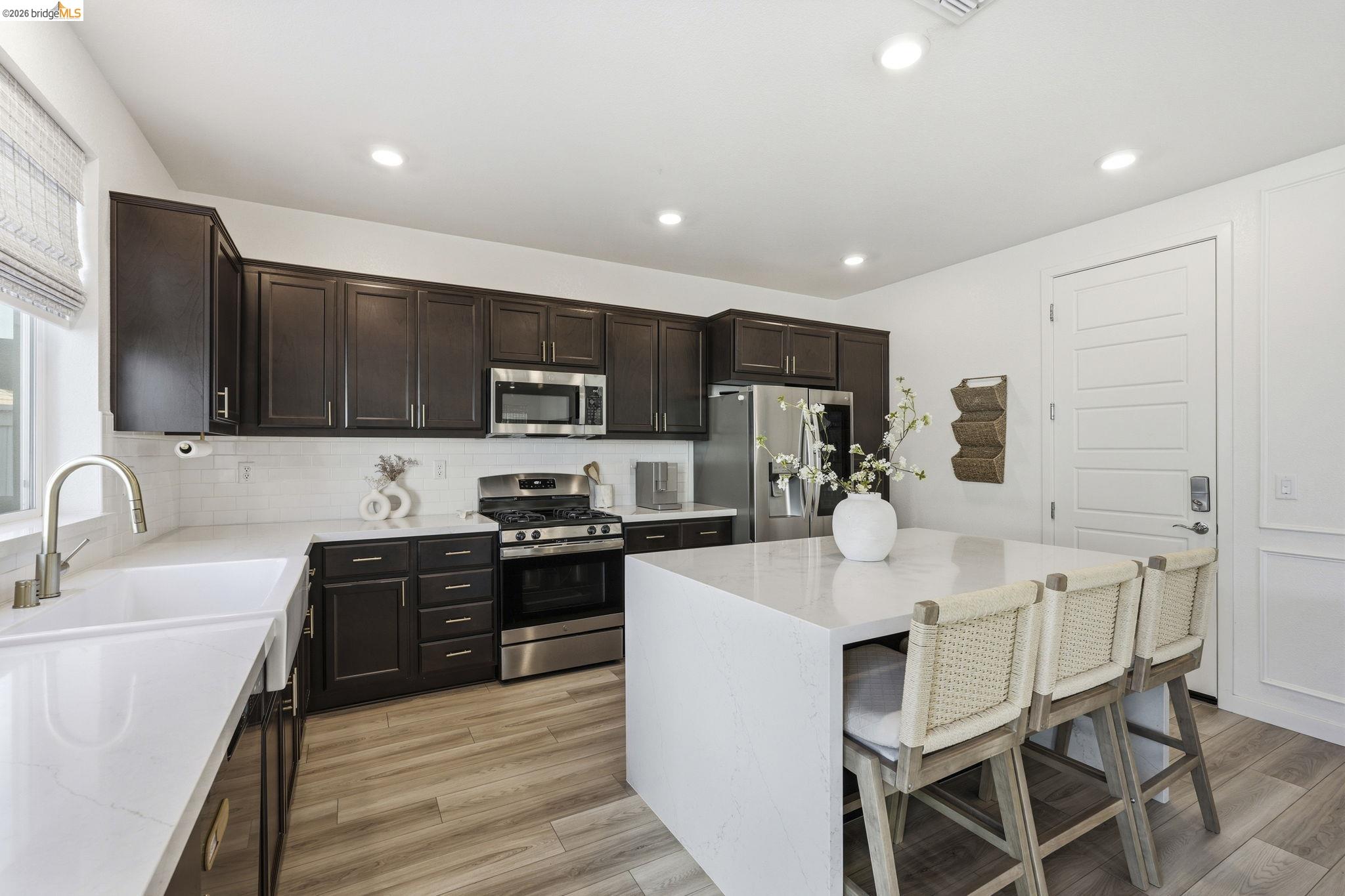 Detail Gallery Image 6 of 40 For 15929 Testarossa St, Lathrop,  CA 95330 - 3 Beds | 2/1 Baths