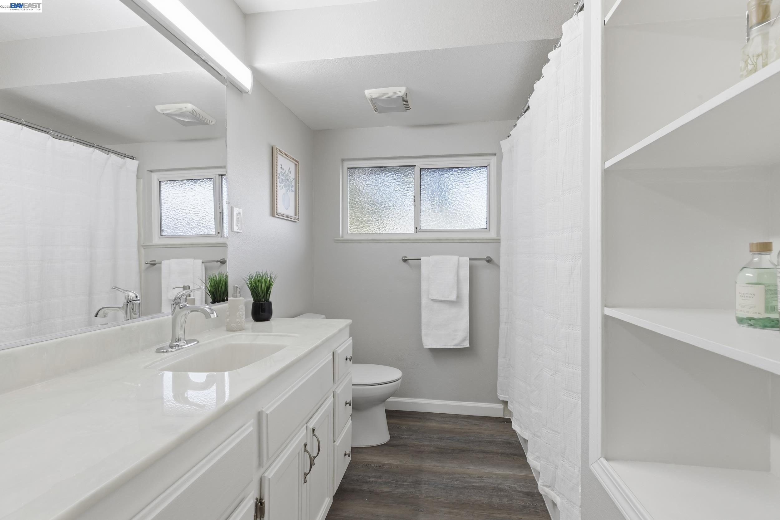 Detail Gallery Image 11 of 25 For 6613 Demaret Drive, Sacramento,  CA 95822 - 3 Beds | 2 Baths