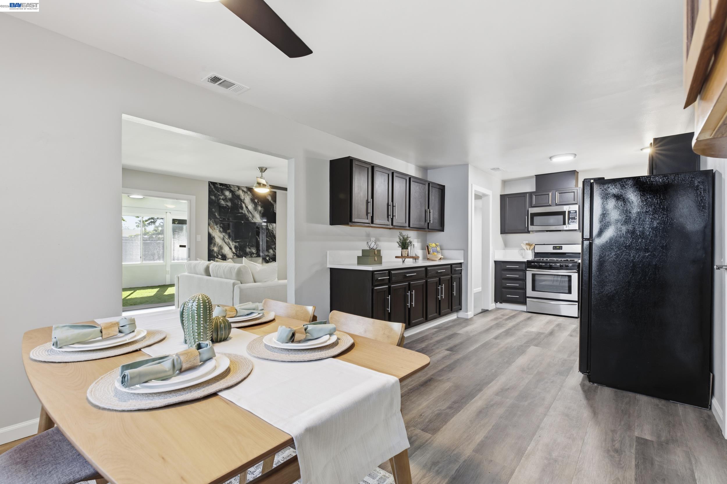 Detail Gallery Image 7 of 25 For 6613 Demaret Drive, Sacramento,  CA 95822 - 3 Beds | 2 Baths