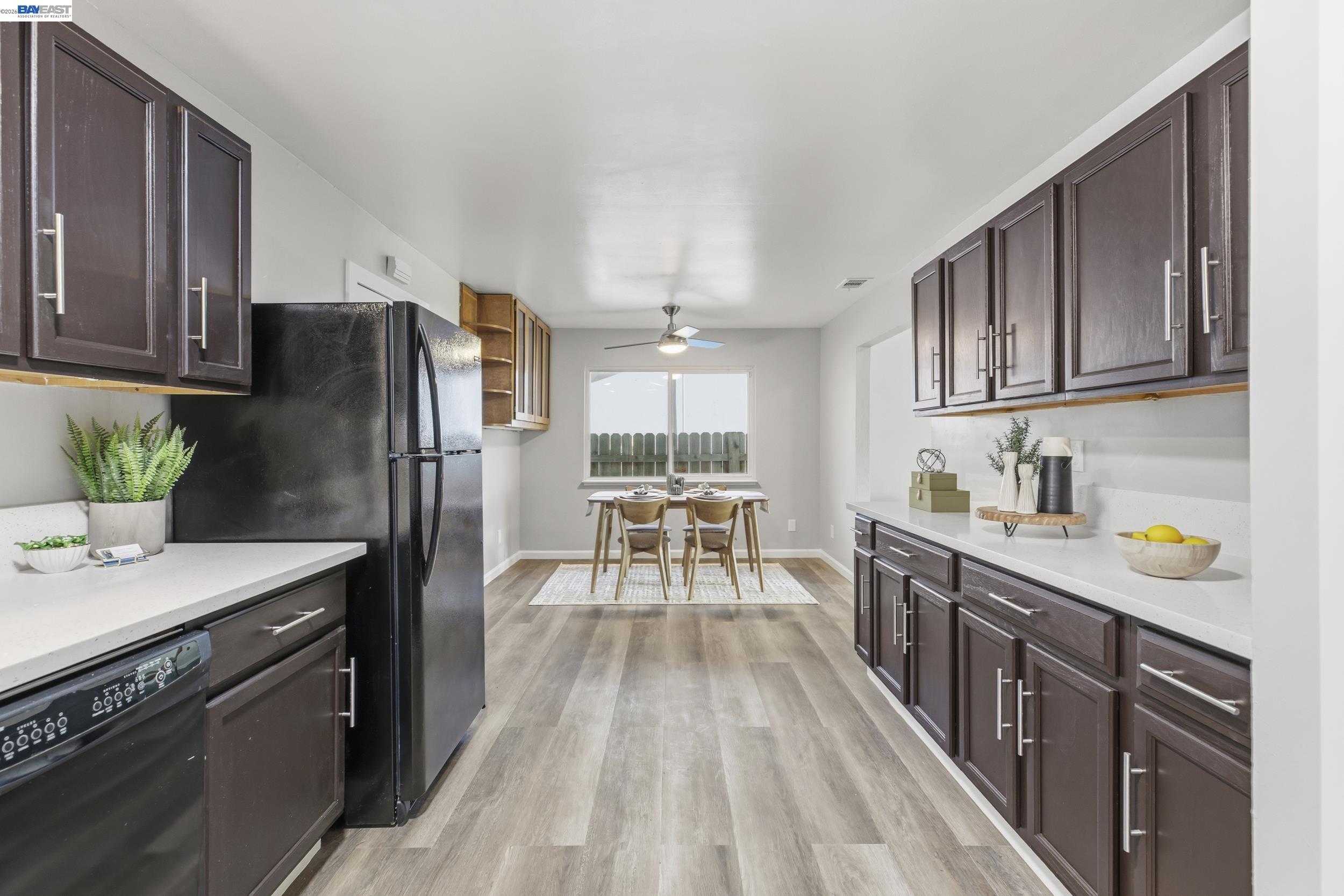 Detail Gallery Image 9 of 25 For 6613 Demaret Drive, Sacramento,  CA 95822 - 3 Beds | 2 Baths