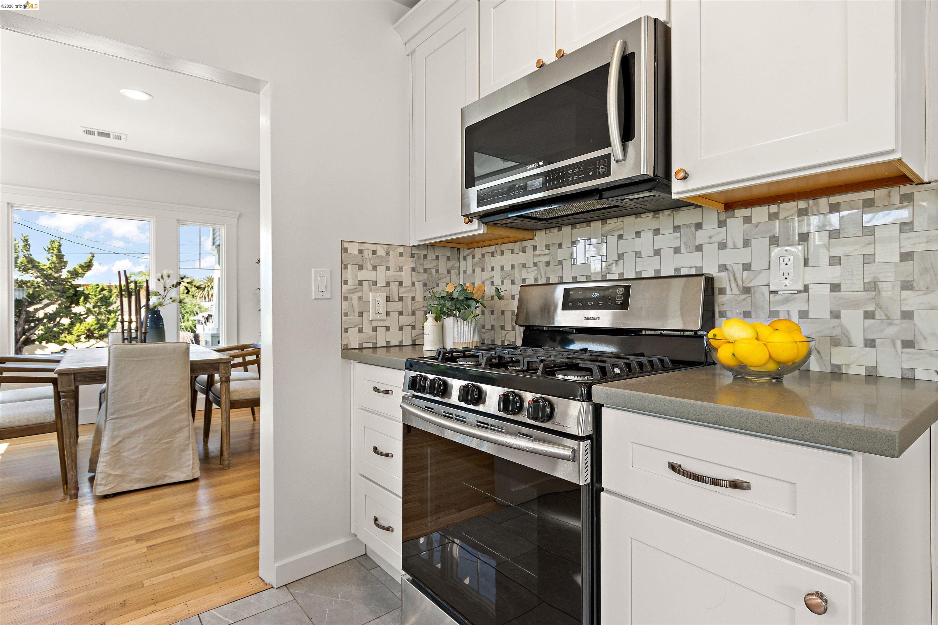 Detail Gallery Image 14 of 31 For 5030 Congress Ave, Oakland,  CA 94601 - 3 Beds | 2/1 Baths