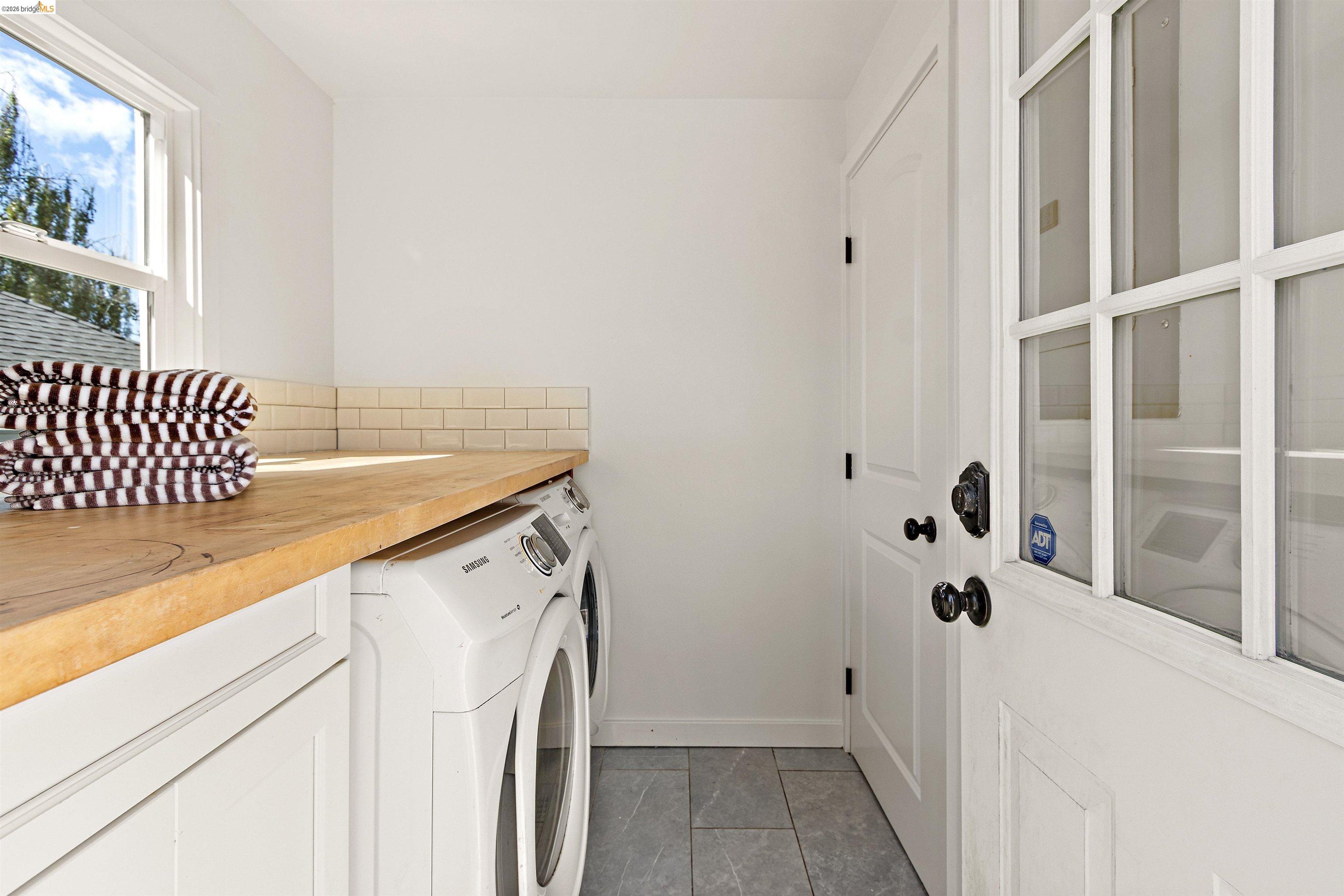 Detail Gallery Image 16 of 31 For 5030 Congress Ave, Oakland,  CA 94601 - 3 Beds | 2/1 Baths