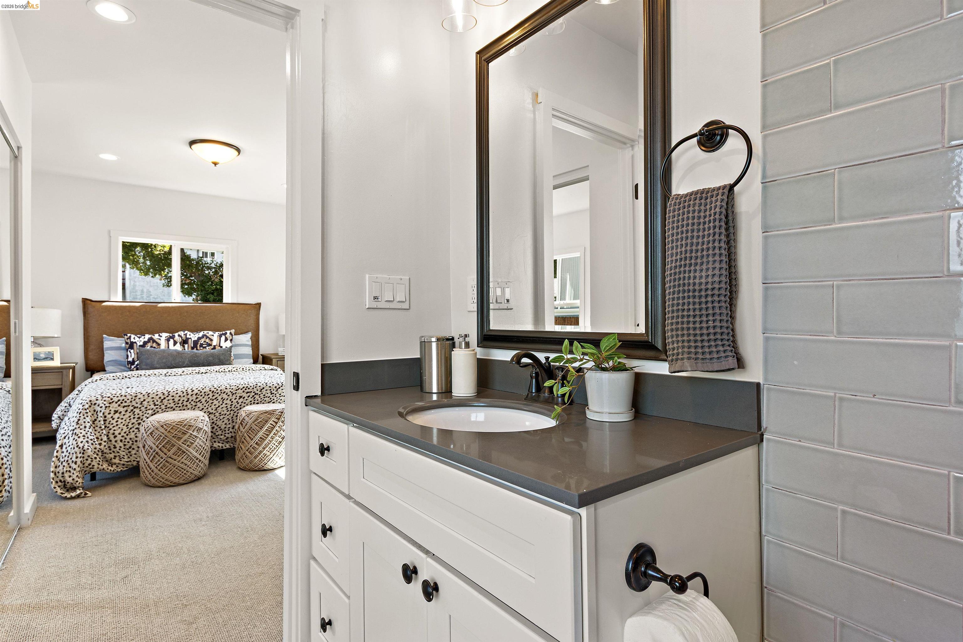 Detail Gallery Image 20 of 31 For 5030 Congress Ave, Oakland,  CA 94601 - 3 Beds | 2/1 Baths