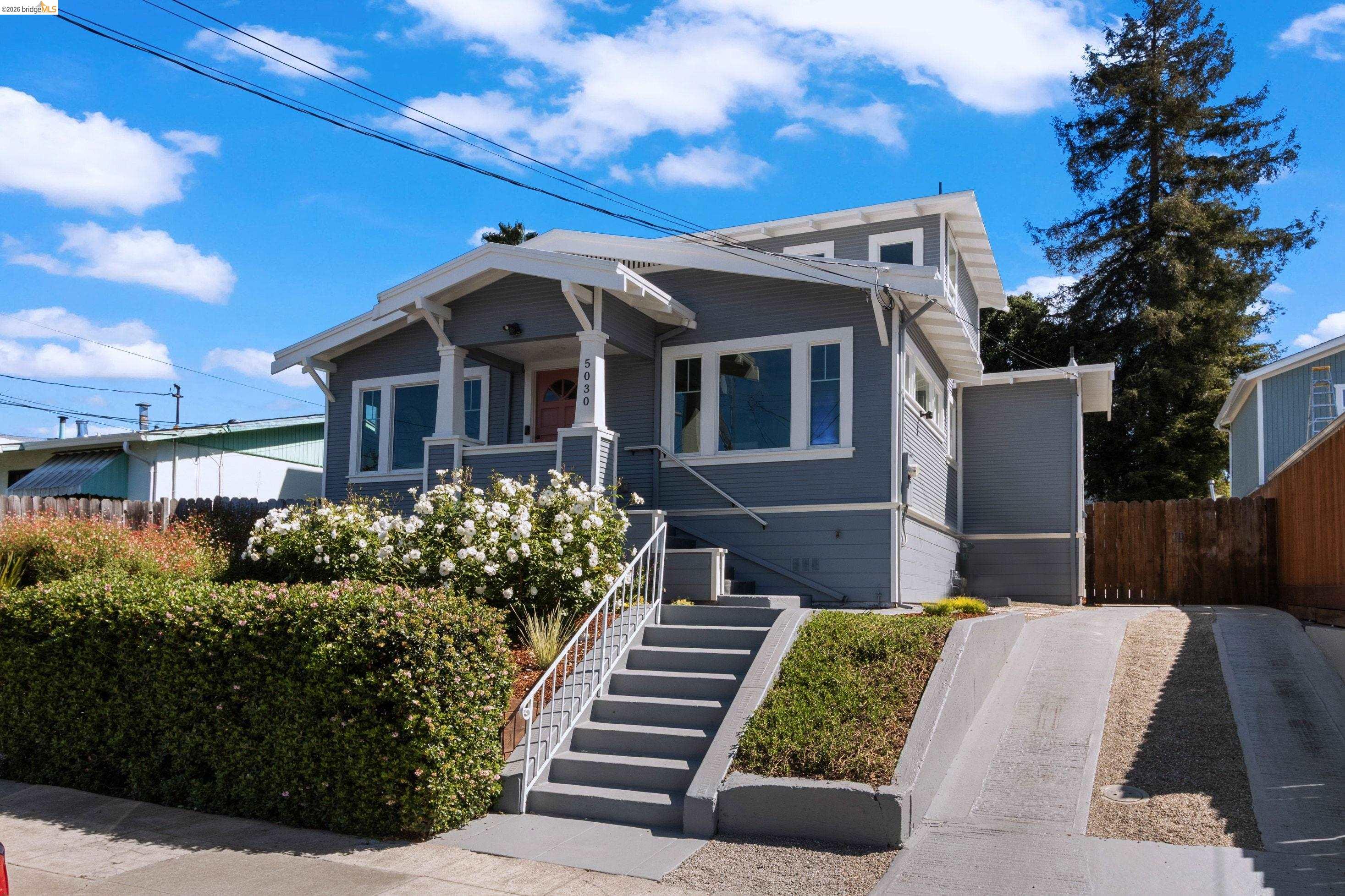 Detail Gallery Image 3 of 31 For 5030 Congress Ave, Oakland,  CA 94601 - 3 Beds | 2/1 Baths