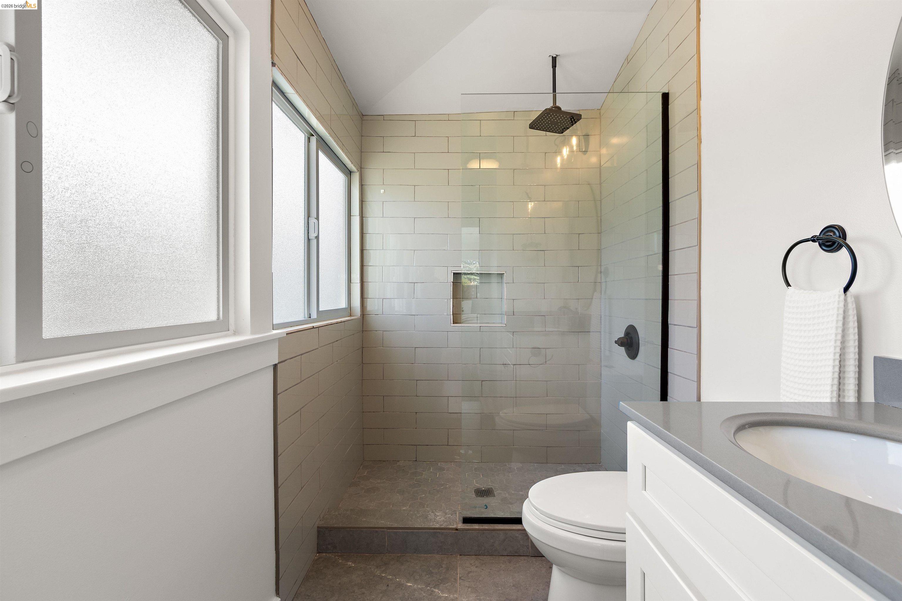 Detail Gallery Image 22 of 31 For 5030 Congress Ave, Oakland,  CA 94601 - 3 Beds | 2/1 Baths