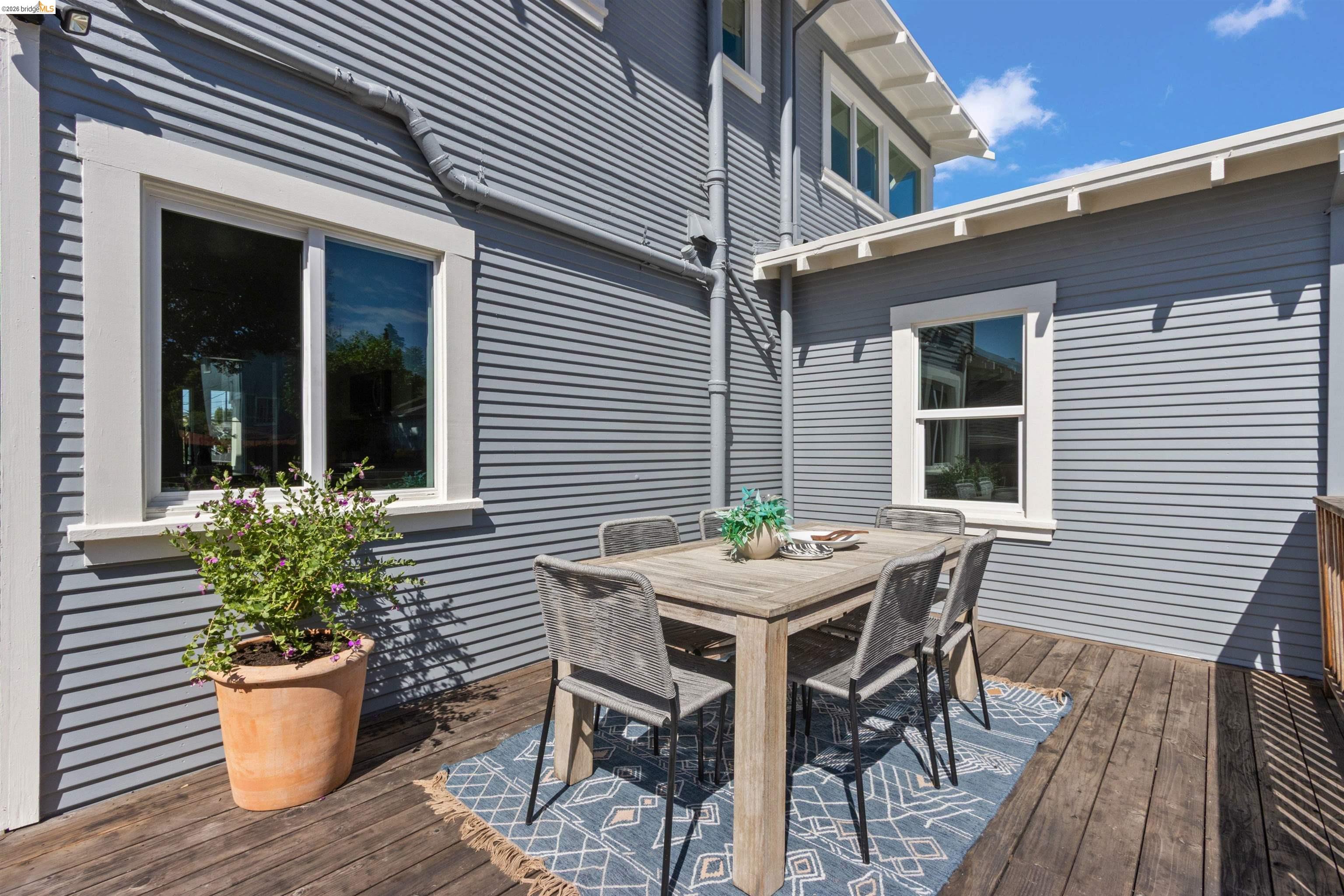 Detail Gallery Image 27 of 31 For 5030 Congress Ave, Oakland,  CA 94601 - 3 Beds | 2/1 Baths