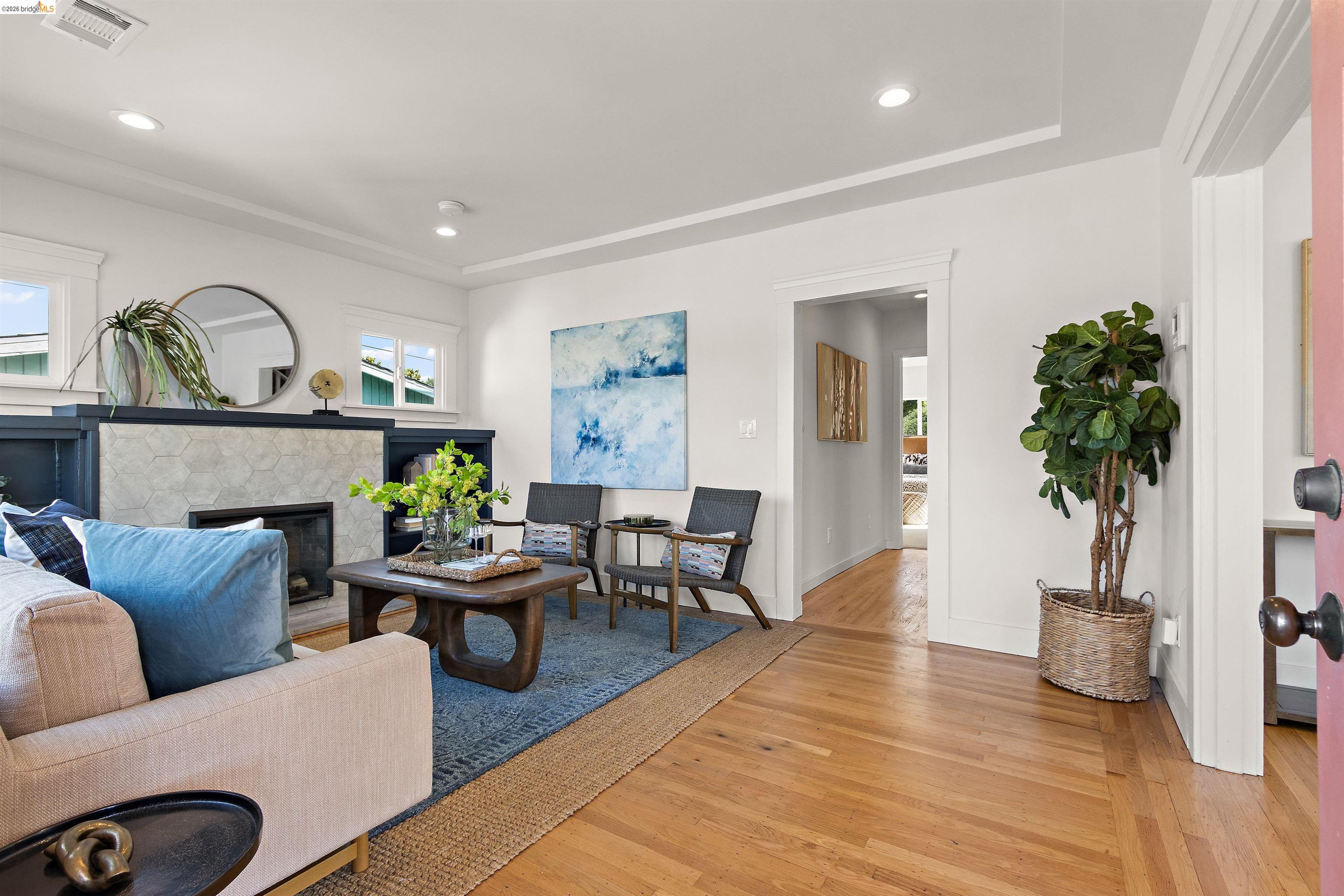 Detail Gallery Image 6 of 31 For 5030 Congress Ave, Oakland,  CA 94601 - 3 Beds | 2/1 Baths