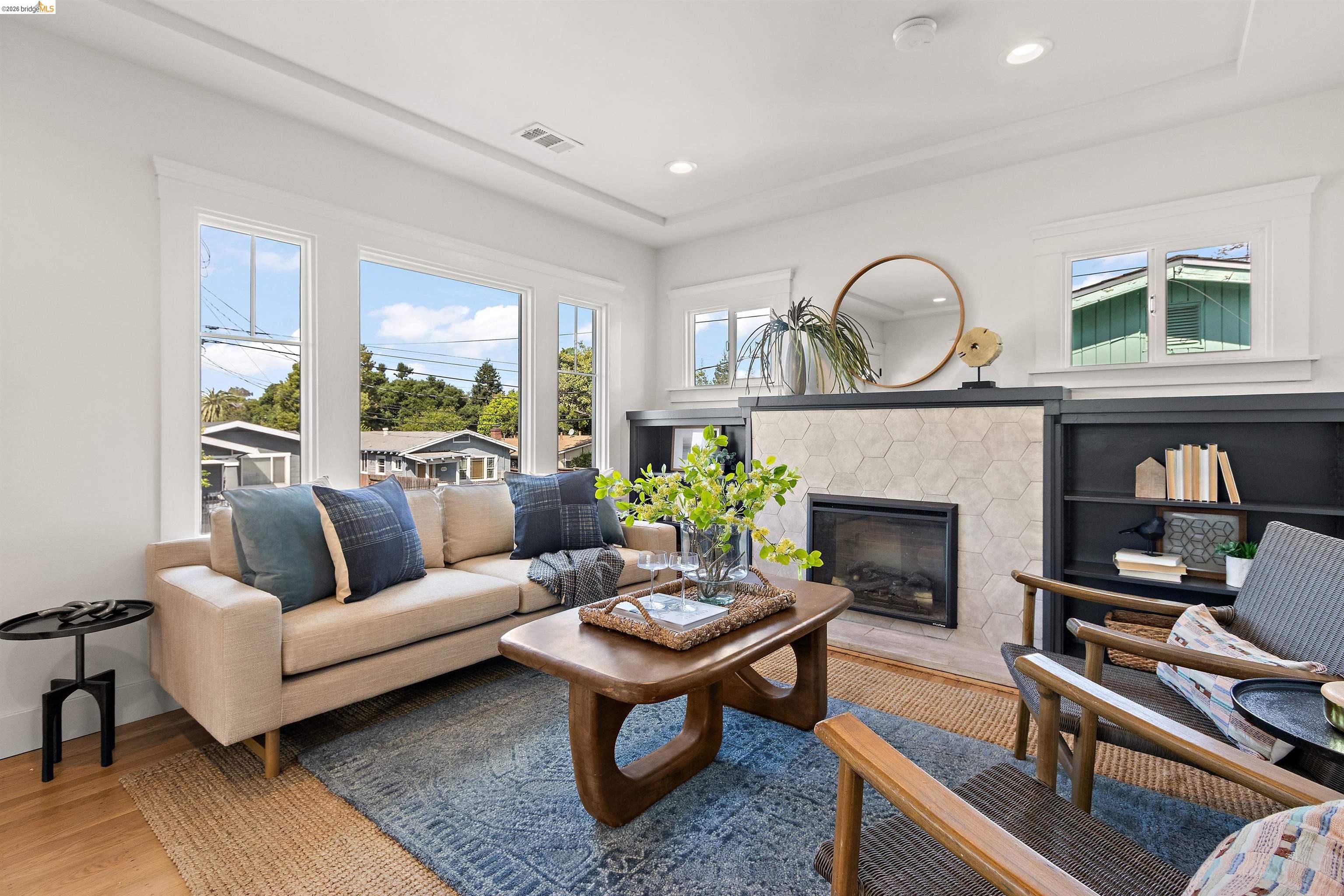 Detail Gallery Image 7 of 31 For 5030 Congress Ave, Oakland,  CA 94601 - 3 Beds | 2/1 Baths