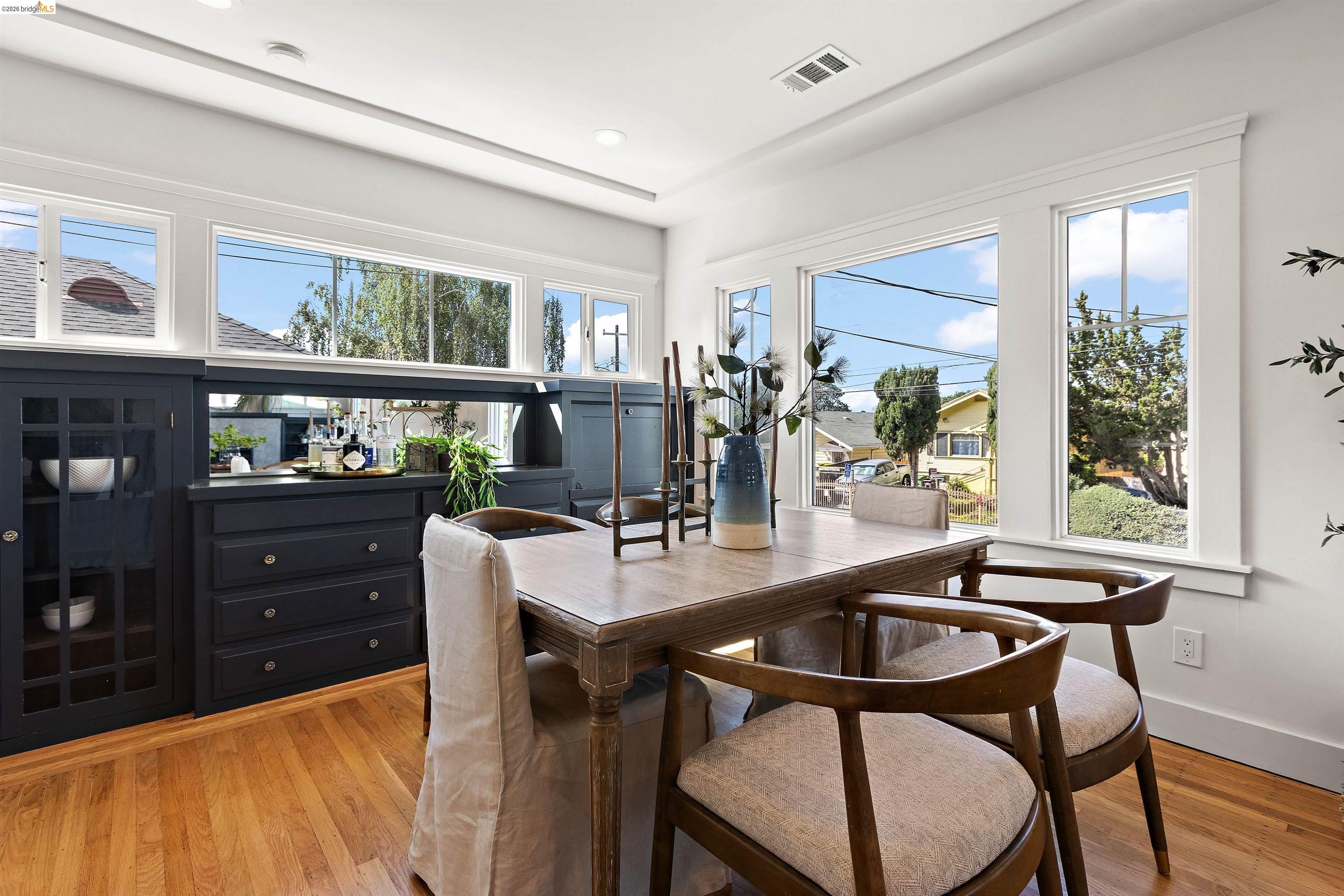 Detail Gallery Image 9 of 31 For 5030 Congress Ave, Oakland,  CA 94601 - 3 Beds | 2/1 Baths