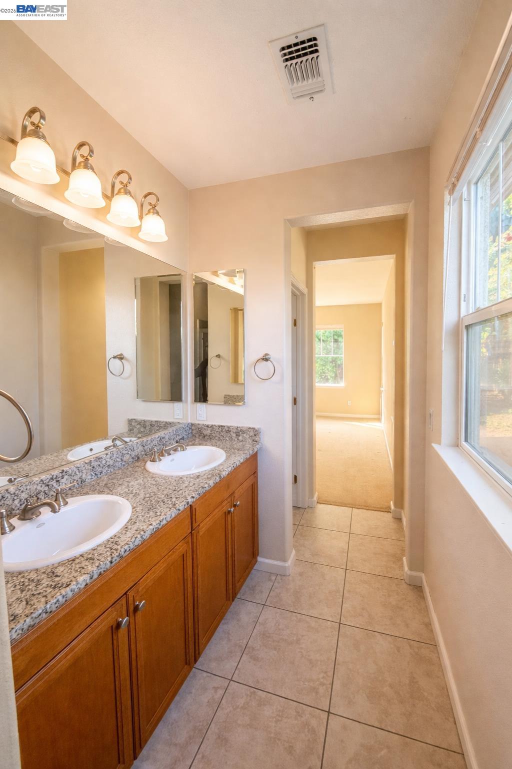 Detail Gallery Image 8 of 18 For 498 W Callado Ct, Mountain House,  CA 95391 - 4 Beds | 3 Baths