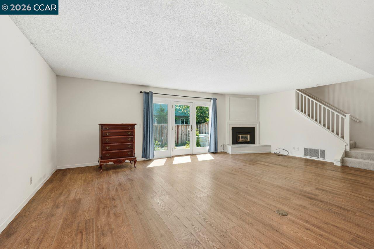 Photo #3: 41130307 Listing: Photo #3