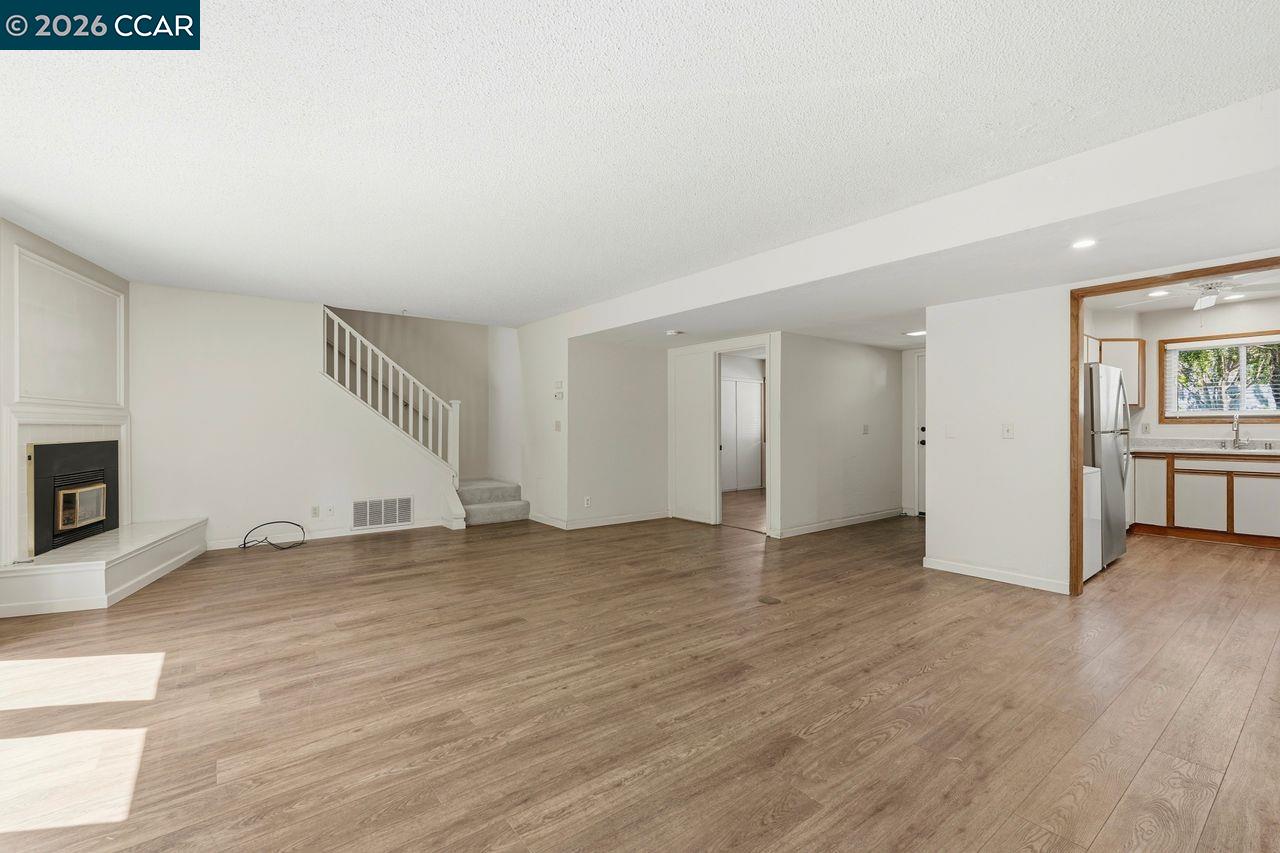 Photo #4: 41130307 Listing: Photo #4