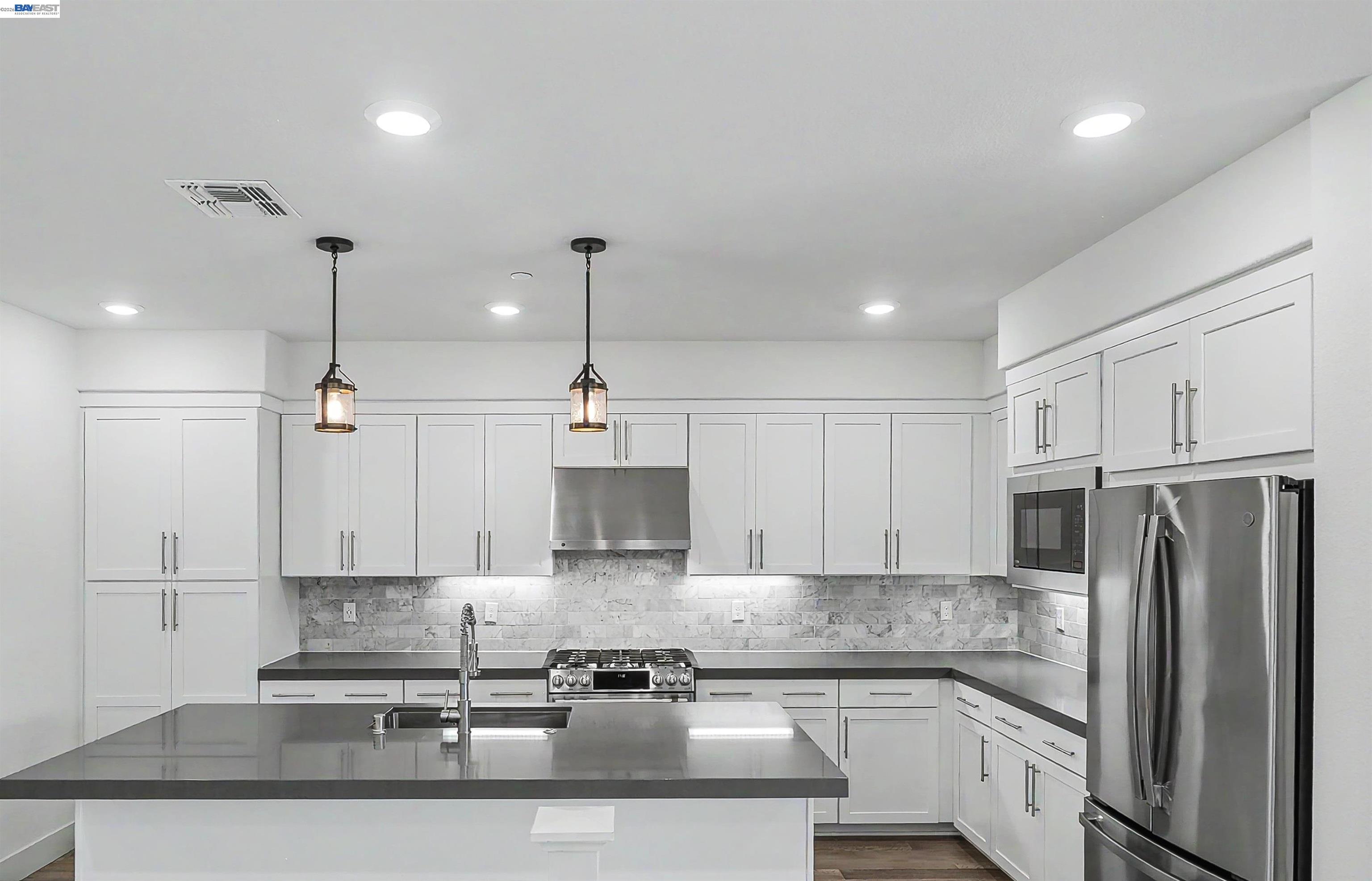 Photo #5: 41130355 Listing: Photo #5