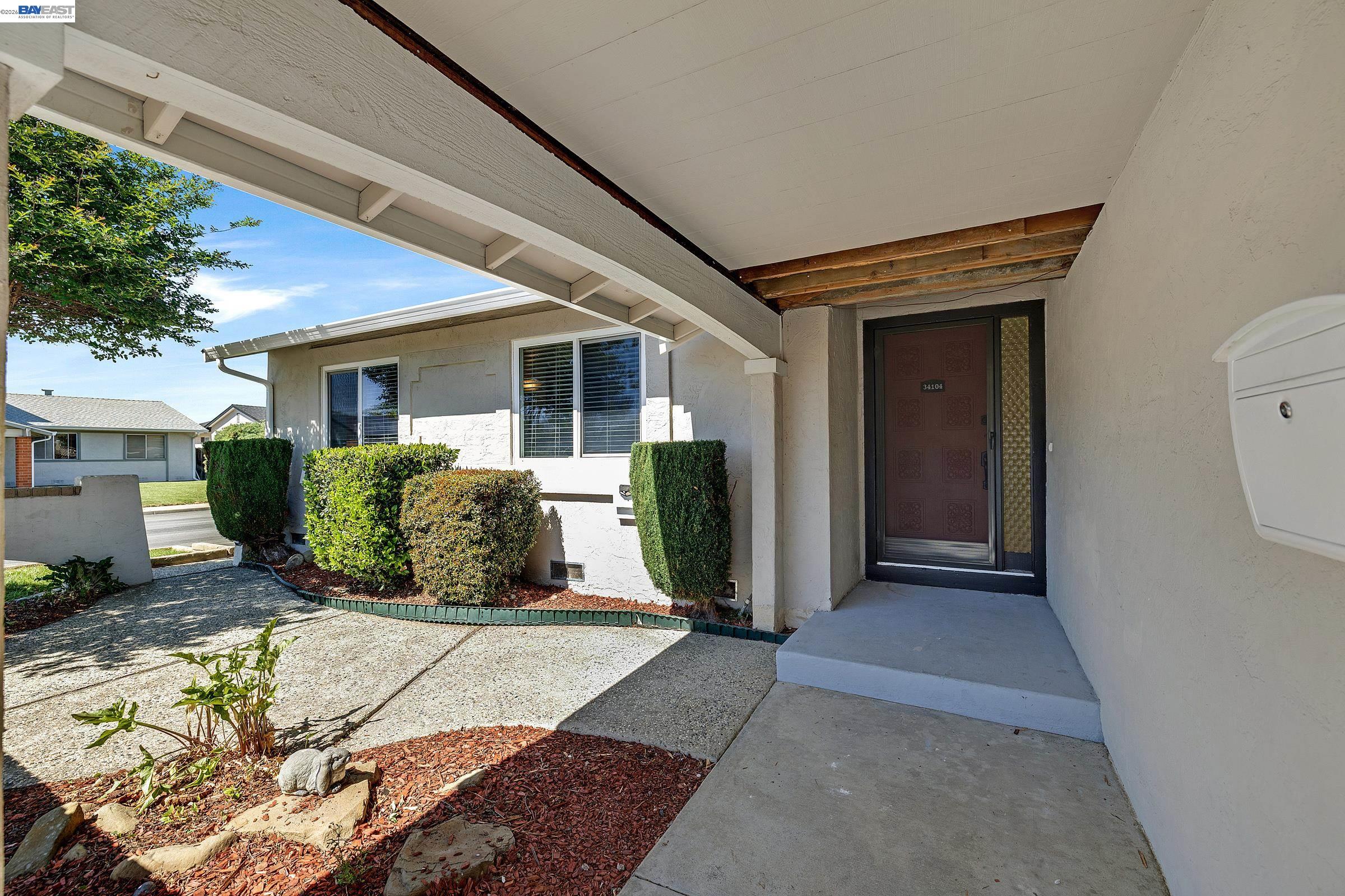 Detail Gallery Image 3 of 28 For 34104 Cromwell Pl, Fremont,  CA 94555 - 3 Beds | 2 Baths
