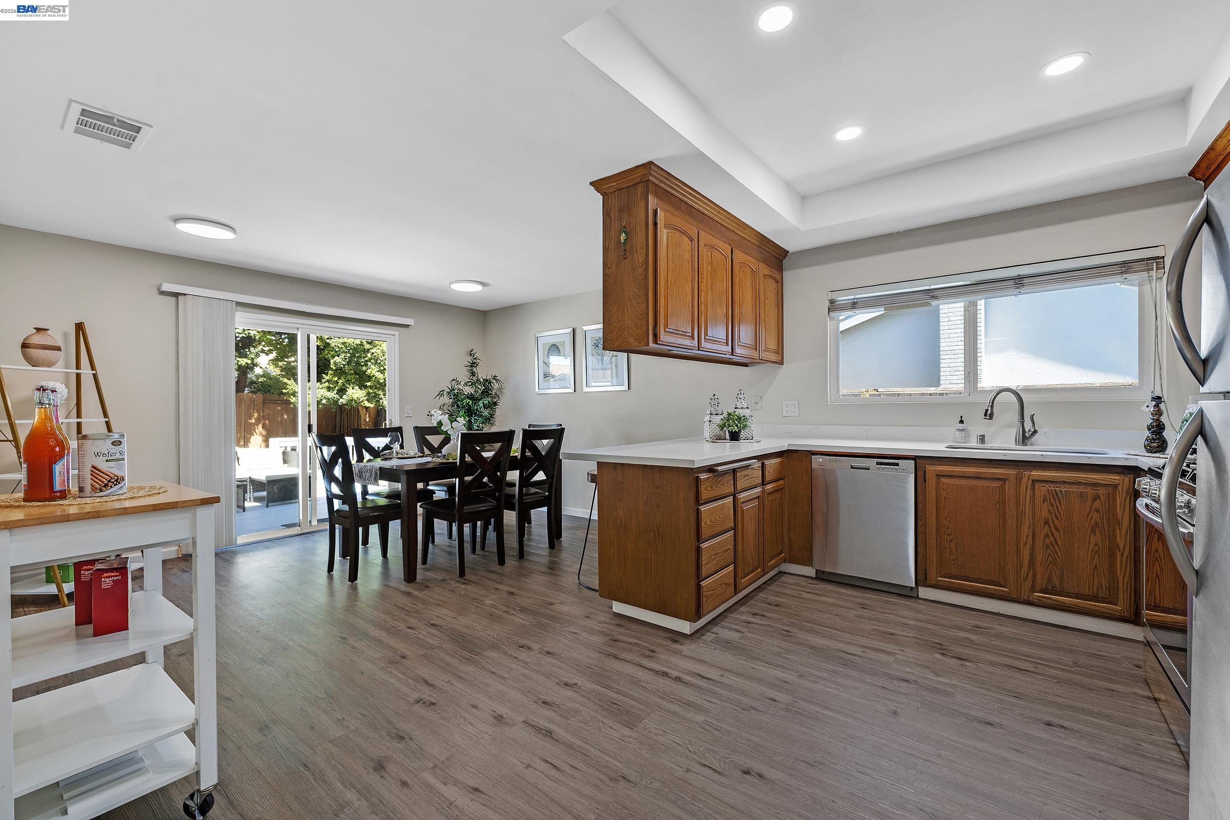 Detail Gallery Image 5 of 28 For 34104 Cromwell Pl, Fremont,  CA 94555 - 3 Beds | 2 Baths