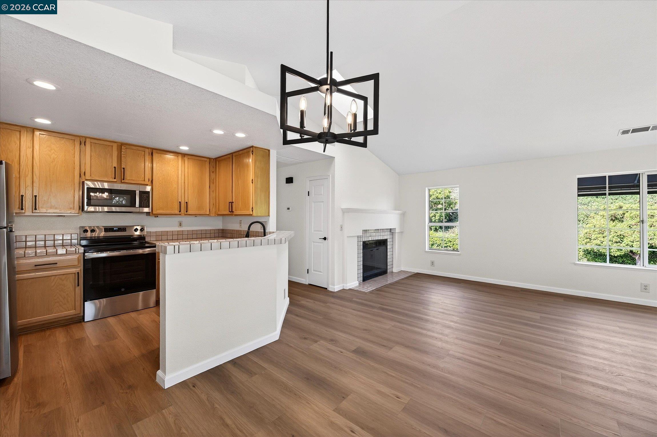 Detail Gallery Image 6 of 36 For 401 Stinson St #3,  Vallejo,  CA 94591 - 2 Beds | 1 Baths