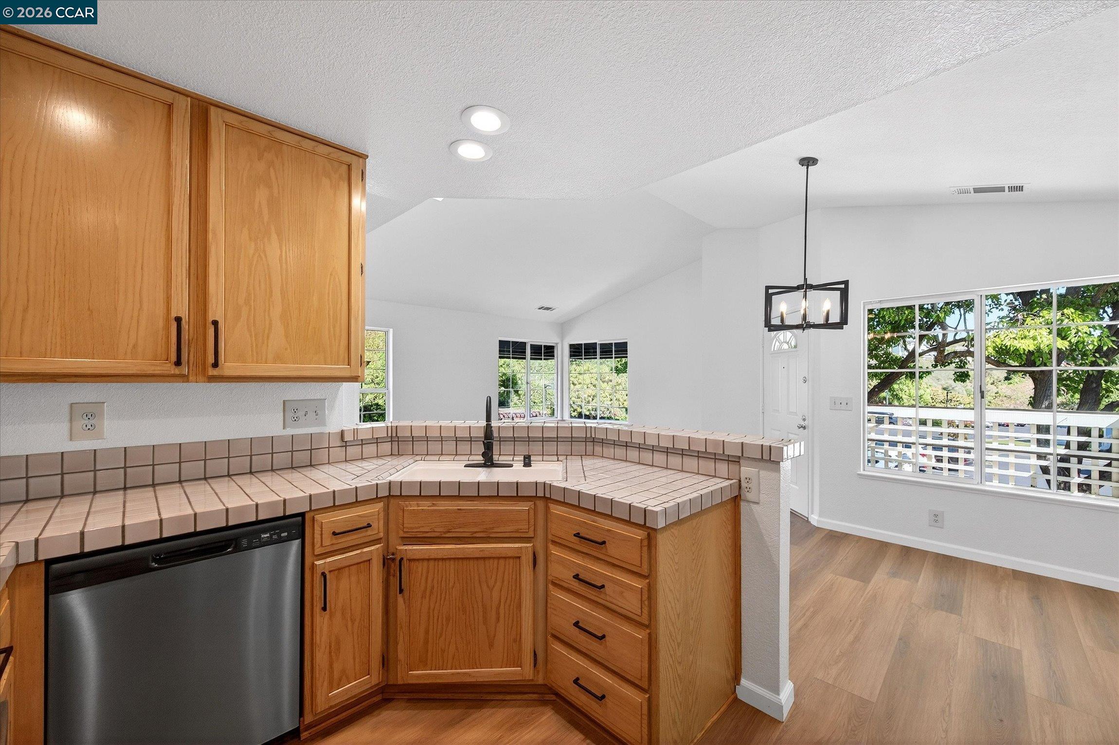 Detail Gallery Image 8 of 36 For 401 Stinson St #3,  Vallejo,  CA 94591 - 2 Beds | 1 Baths