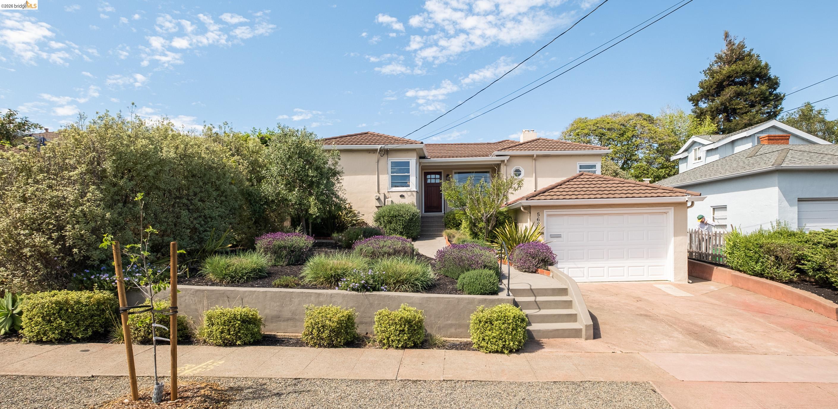 Detail Gallery Image 2 of 36 For 5625 Sacramento Ave, Richmond,  CA 94804 - 2 Beds | 1 Baths