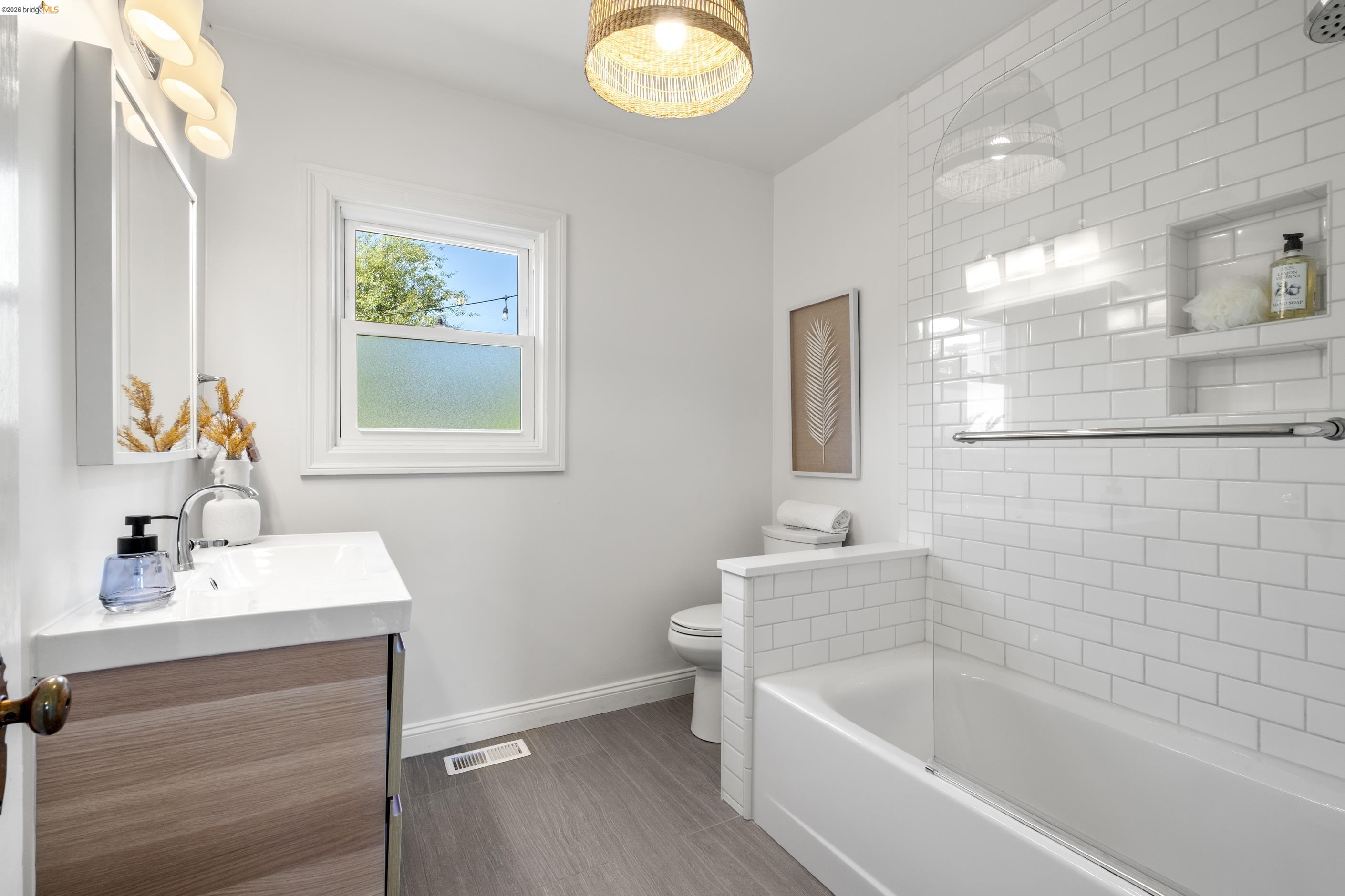 Detail Gallery Image 16 of 36 For 5625 Sacramento Ave, Richmond,  CA 94804 - 2 Beds | 1 Baths