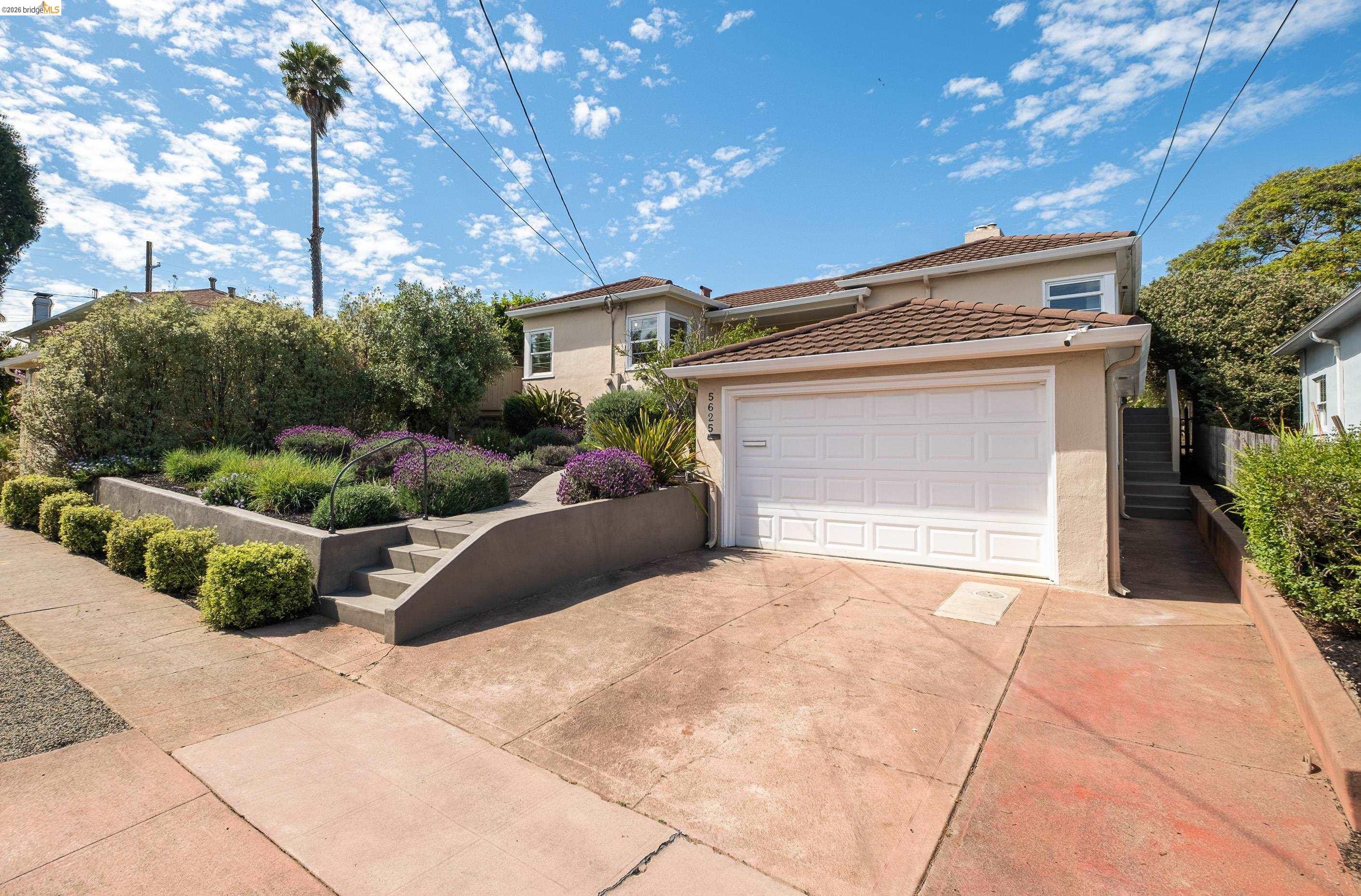 Detail Gallery Image 4 of 36 For 5625 Sacramento Ave, Richmond,  CA 94804 - 2 Beds | 1 Baths