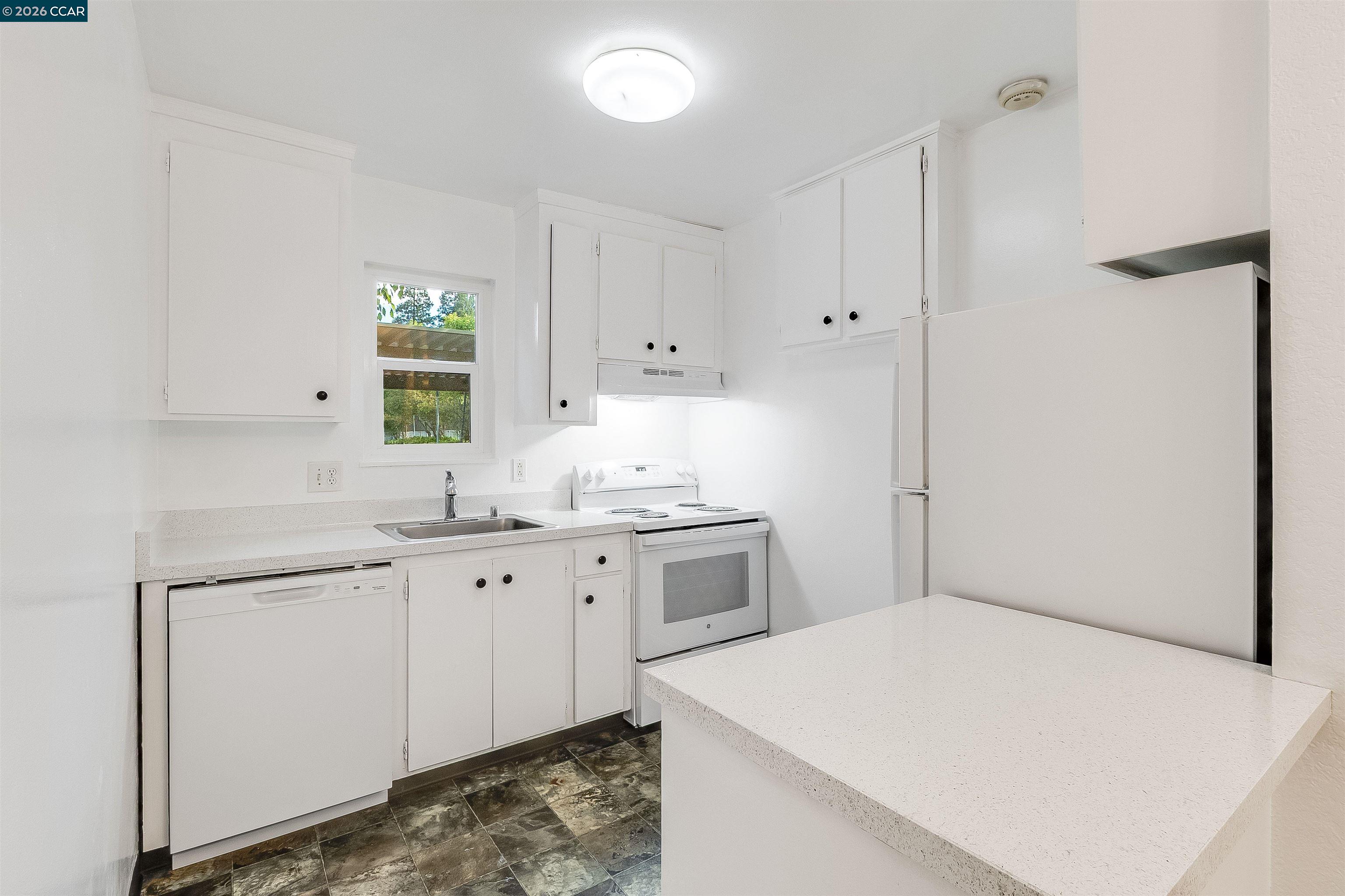 Photo #8: 41130382 Listing: Photo #8