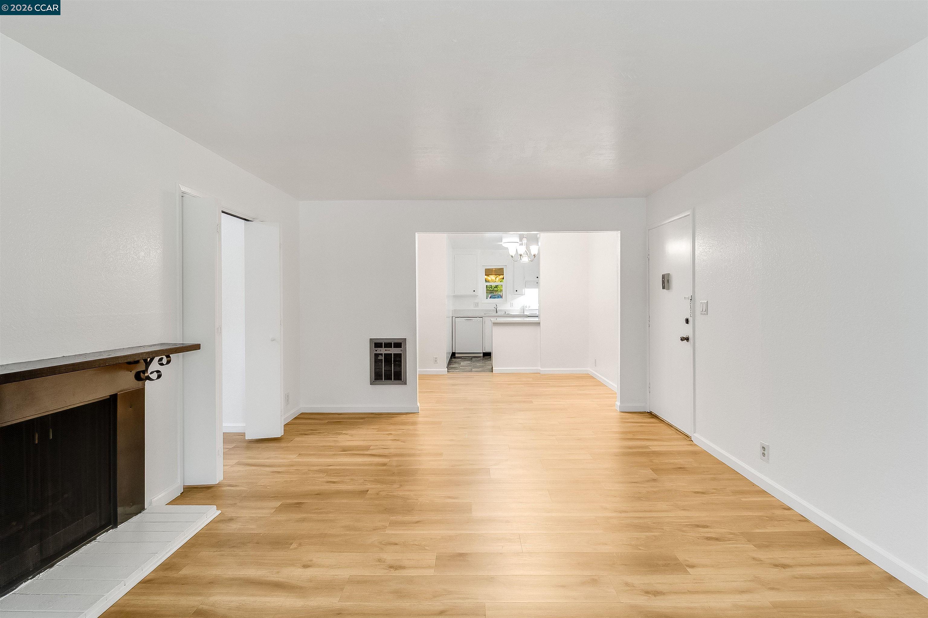 Photo #5: 41130382 Listing: Photo #5